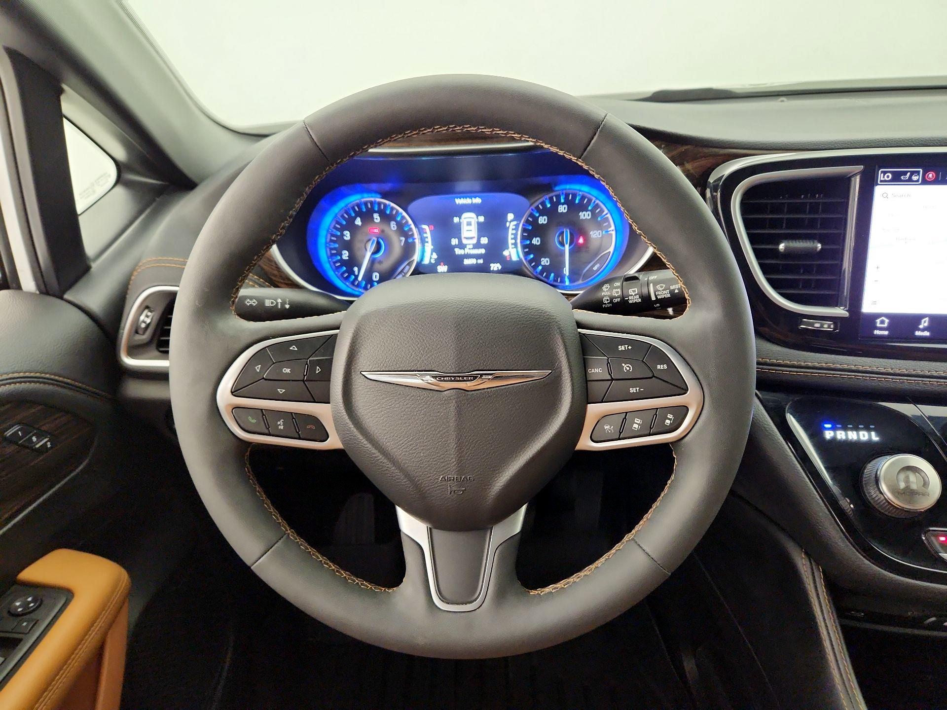 Thumbnail: 2022 Chrysler Pacifica - 10