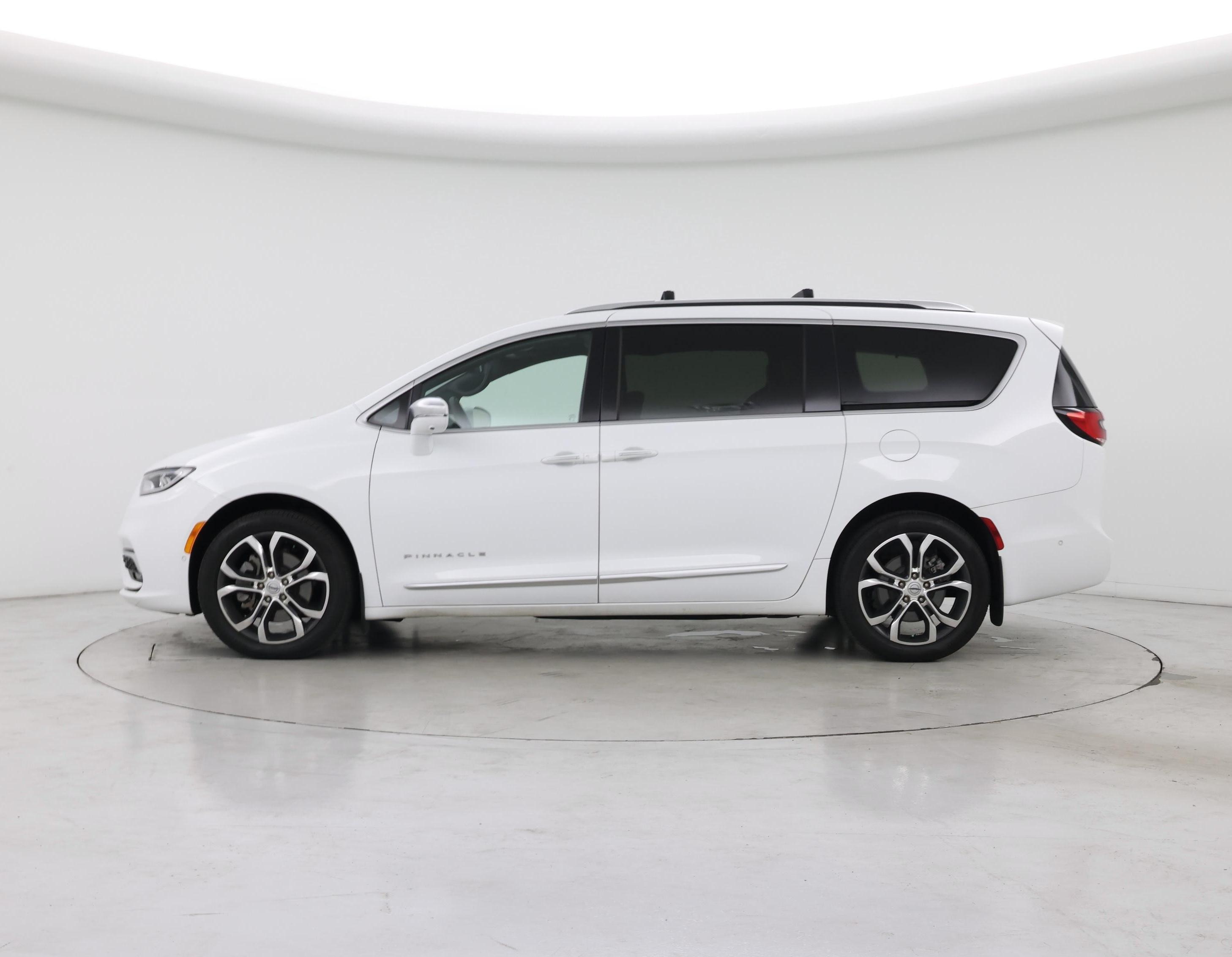 Thumbnail: 2022 Chrysler Pacifica - 3