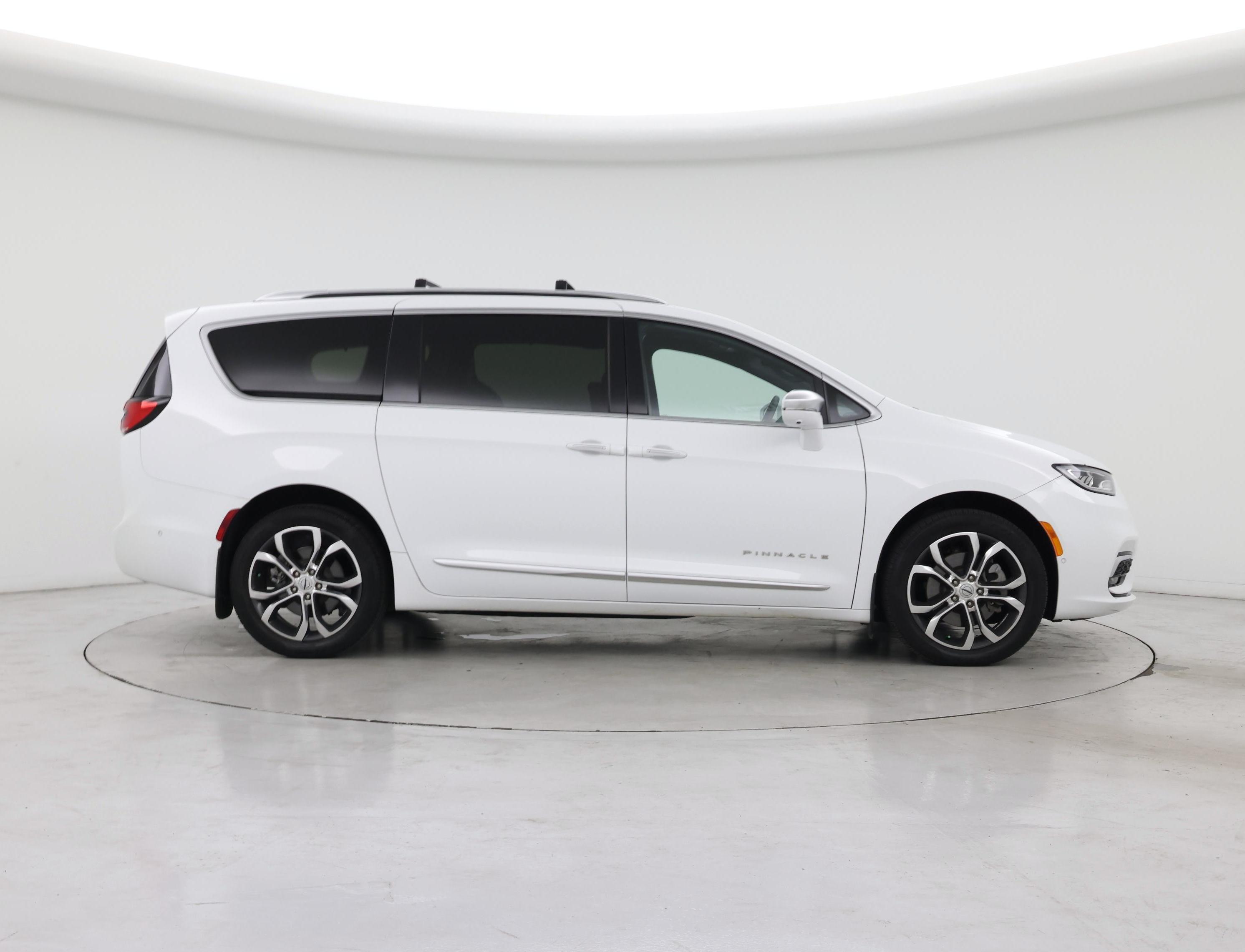Thumbnail: 2022 Chrysler Pacifica - 7