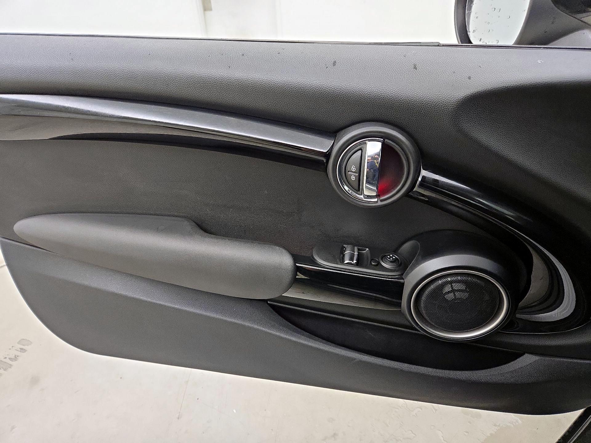 Thumbnail: 2015 MINI Cooper Hardtop - 12