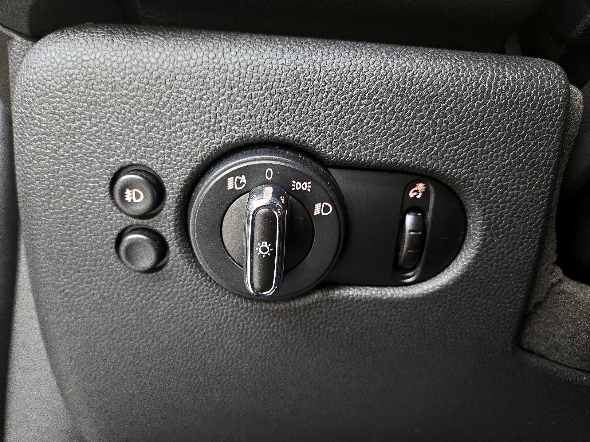 Thumbnail: 2015 MINI Cooper Hardtop - 13