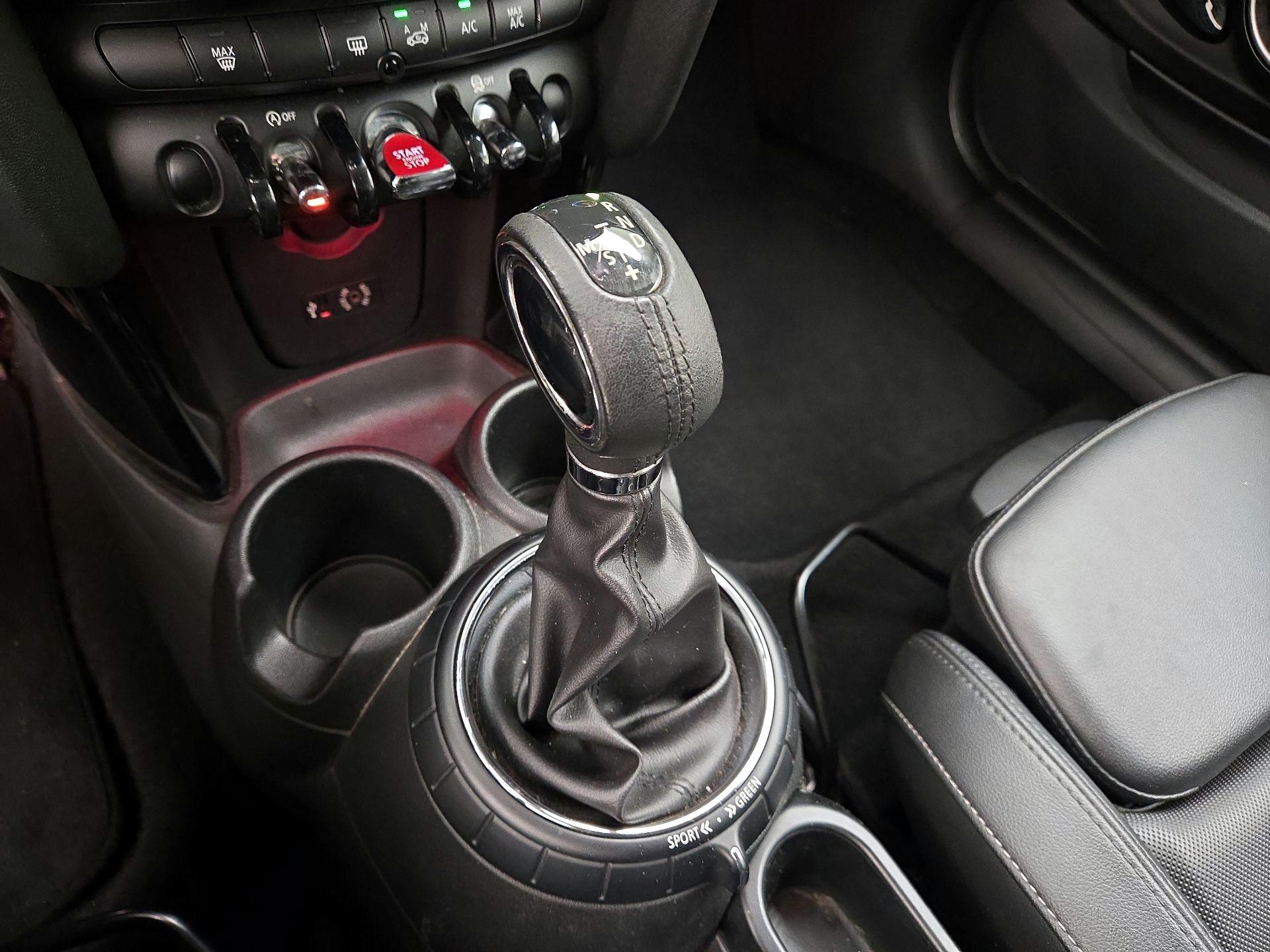 Thumbnail: 2015 MINI Cooper Hardtop - 16