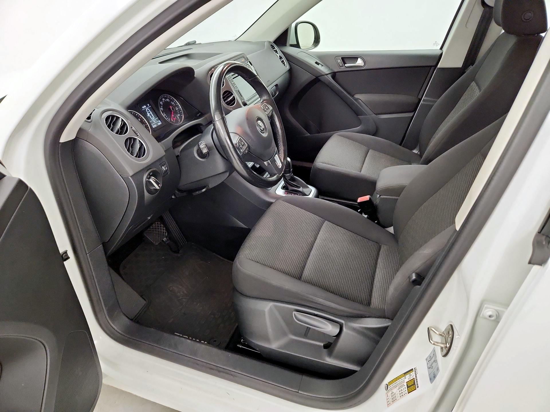Thumbnail: 2017 Volkswagen Tiguan - 11