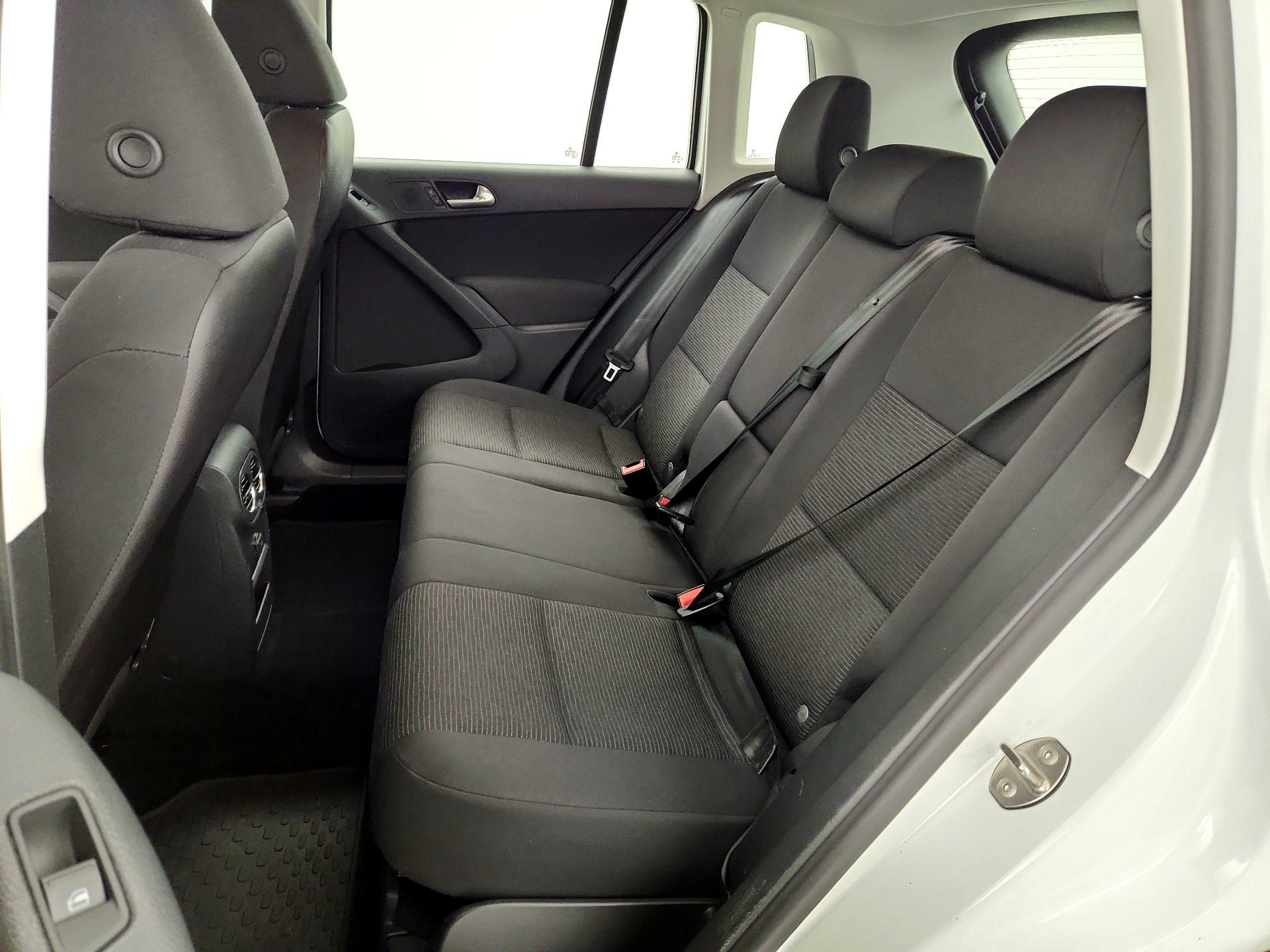 Thumbnail: 2017 Volkswagen Tiguan - 19