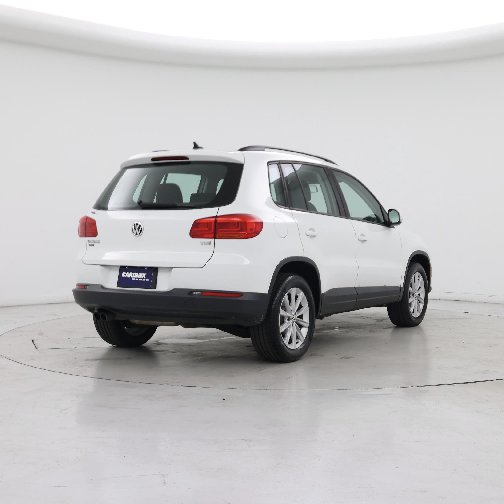 Thumbnail: 2017 Volkswagen Tiguan - 8