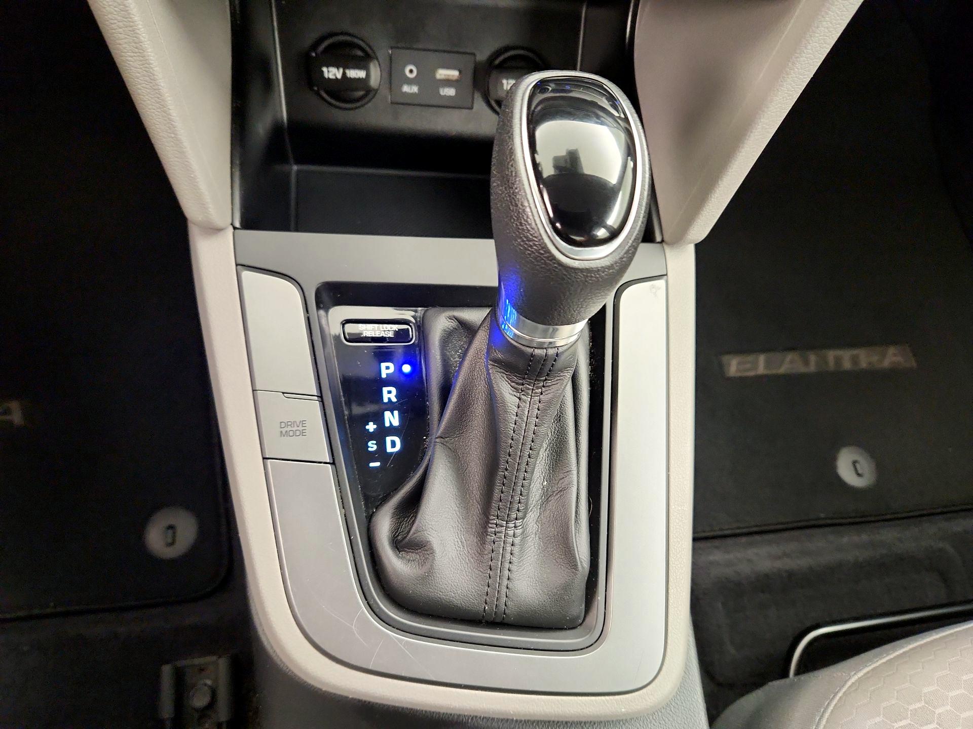 Thumbnail: 2020 Hyundai Elantra - 17
