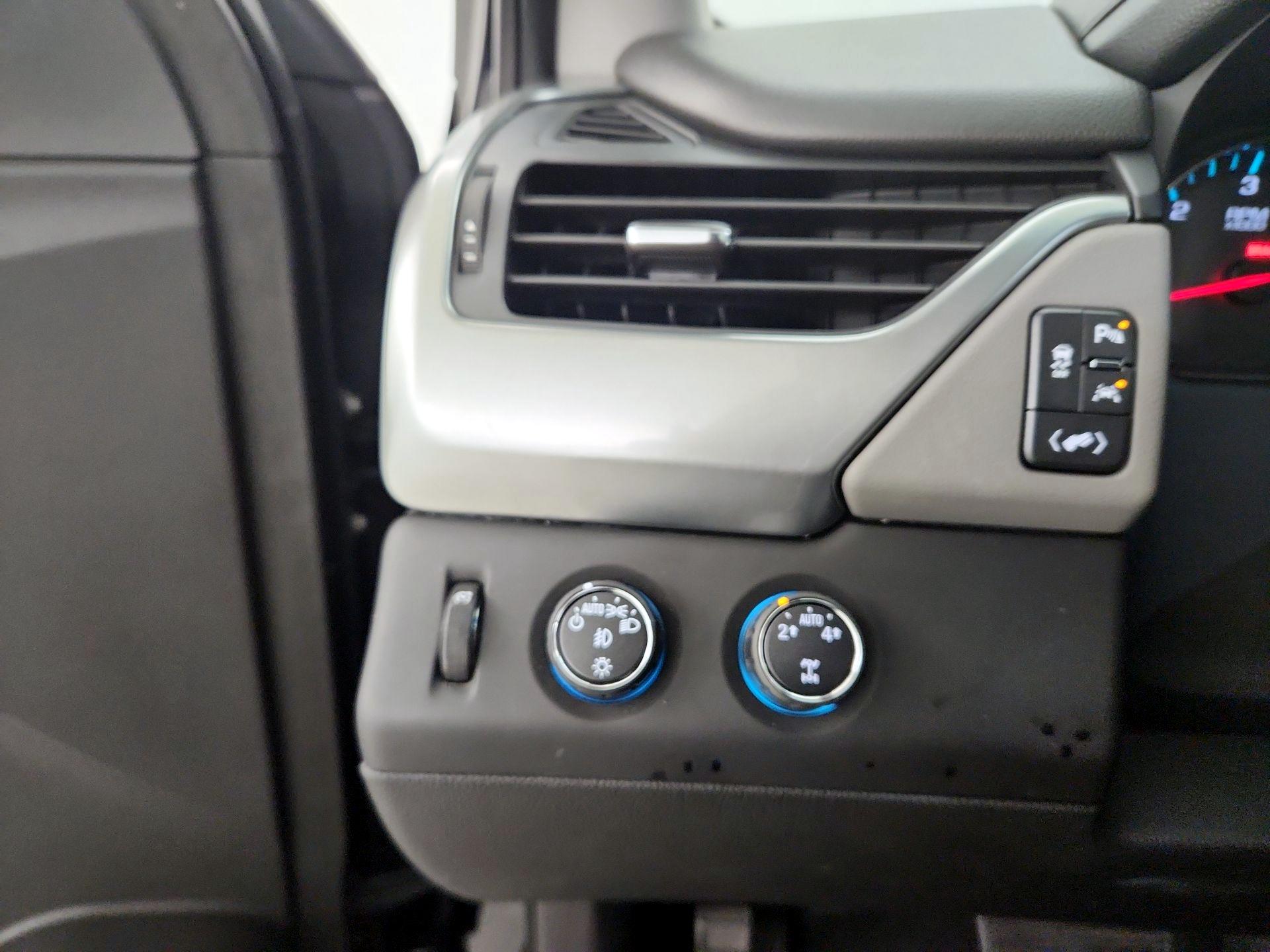 Thumbnail: 2016 Chevrolet Suburban - 13