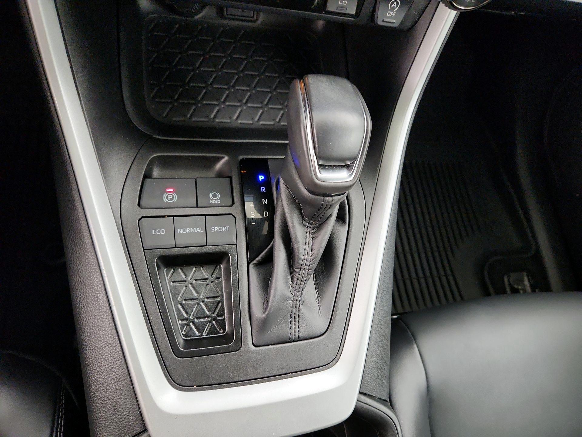 Thumbnail: 2023 Toyota RAV4 - 17