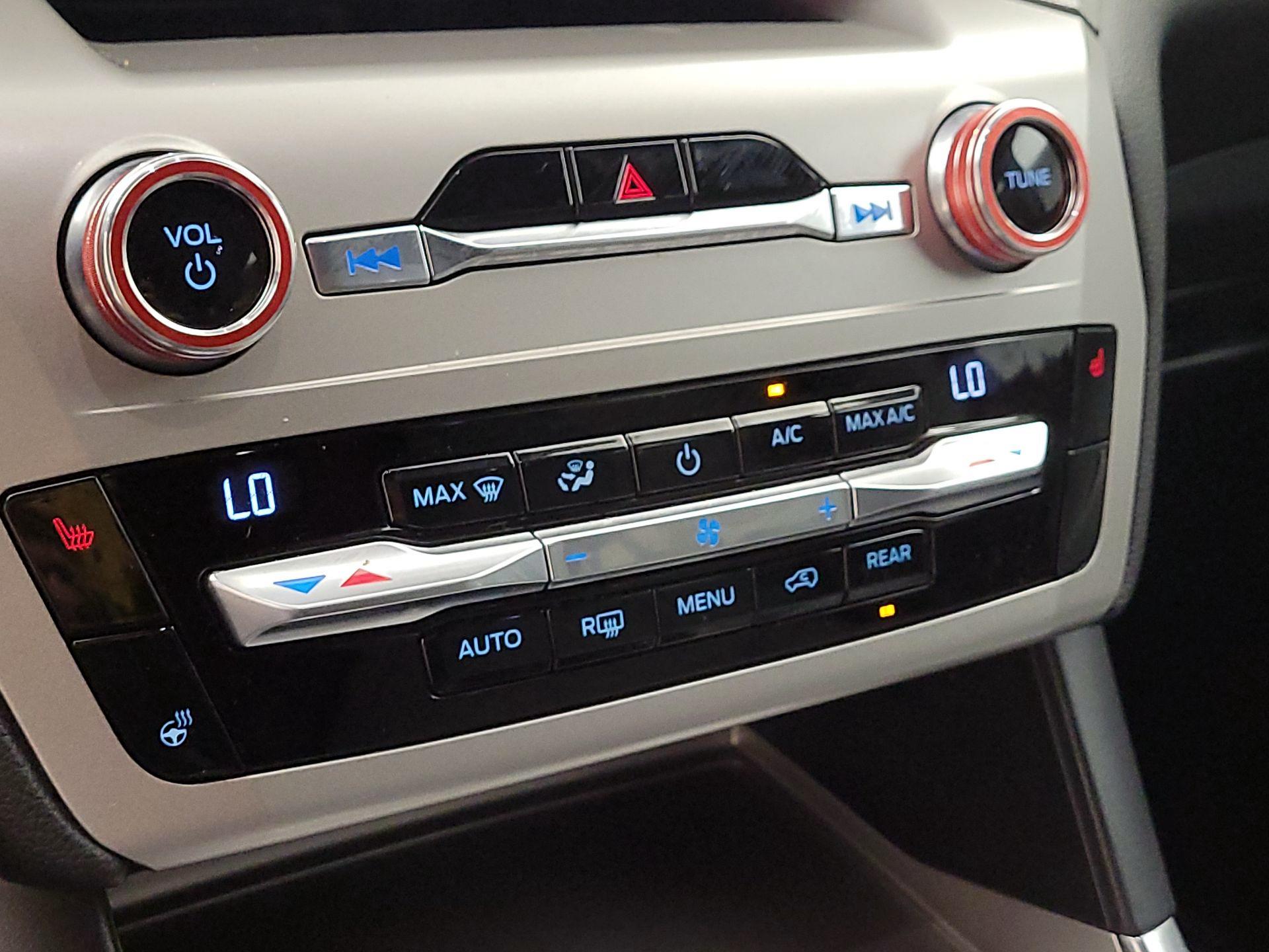 Thumbnail: 2021 Ford Explorer - 16