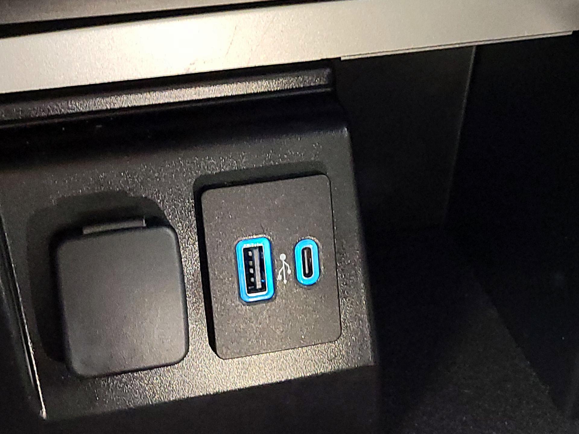 Thumbnail: 2021 Ford Explorer - 18