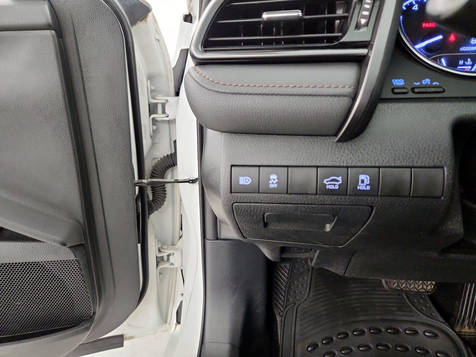 Thumbnail: 2019 Toyota Camry - 13