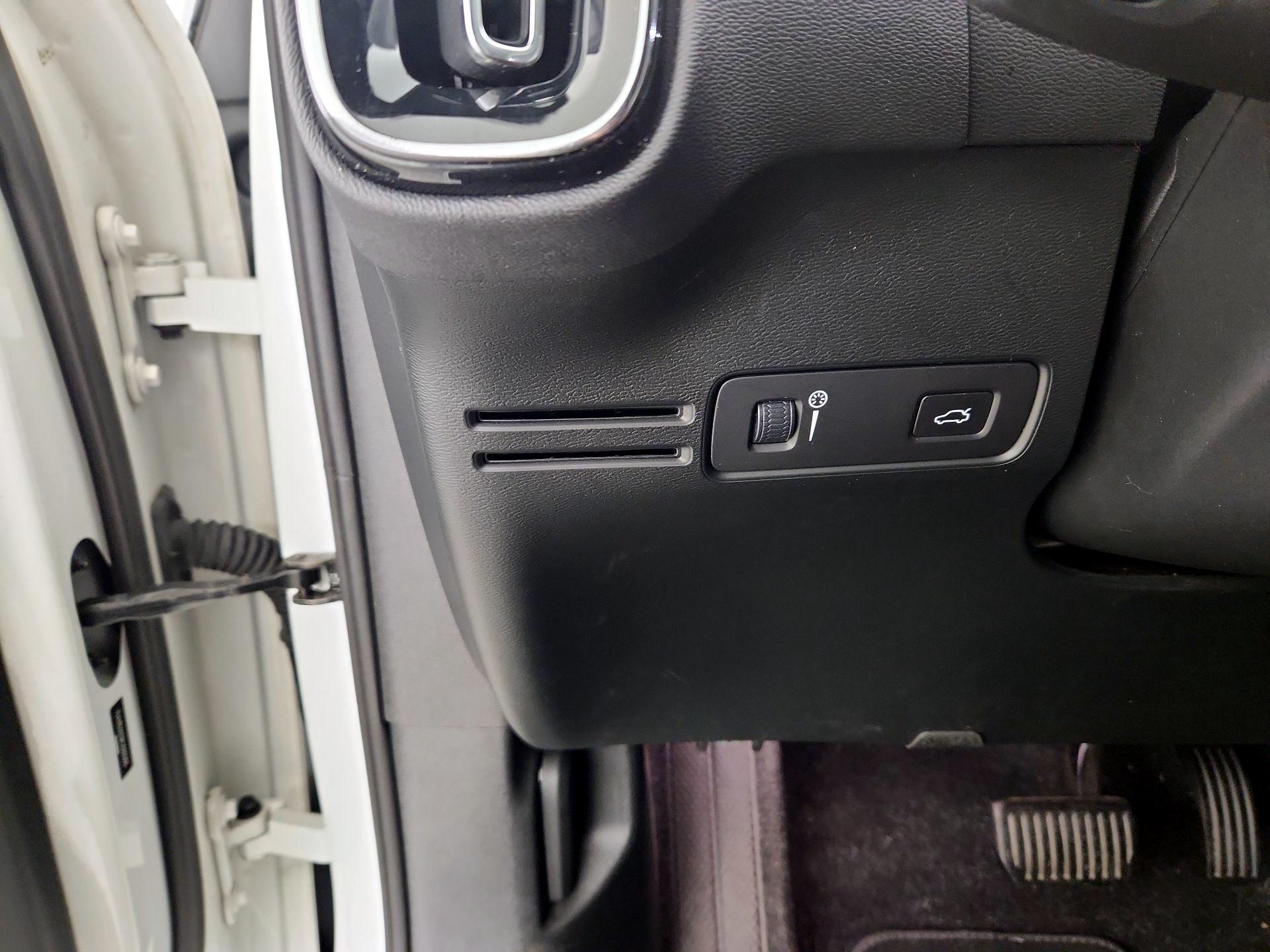 Thumbnail: 2019 Volvo XC40 - 13