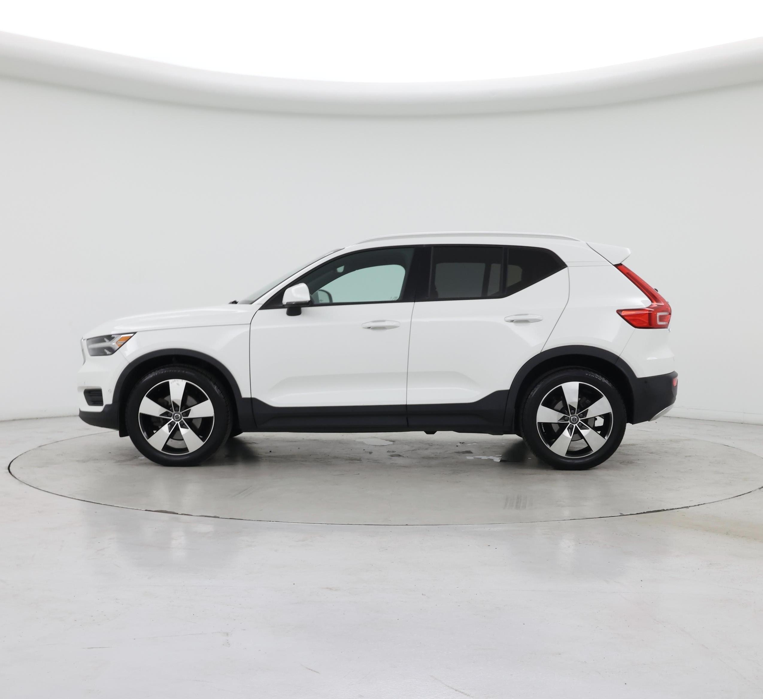 Thumbnail: 2019 Volvo XC40 - 3