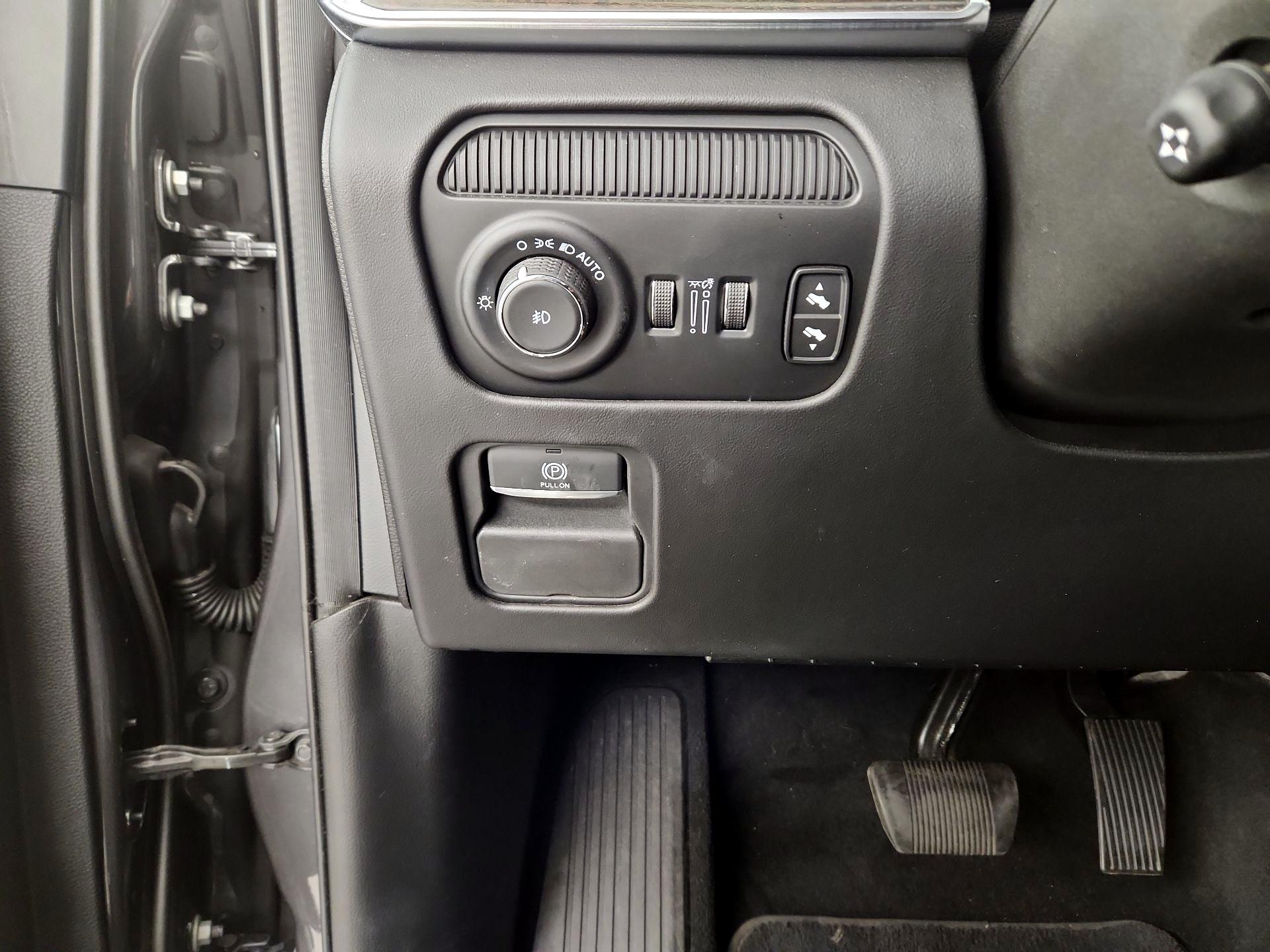 Thumbnail: 2022 Jeep Grand Wagoneer - 11