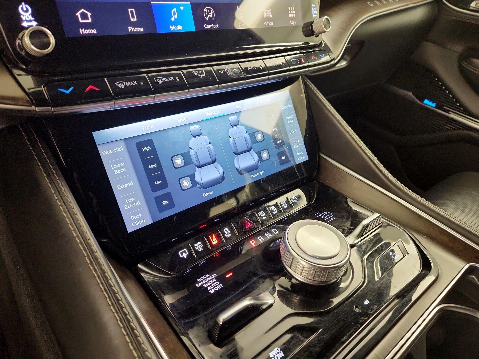 Thumbnail: 2022 Jeep Grand Wagoneer - 15