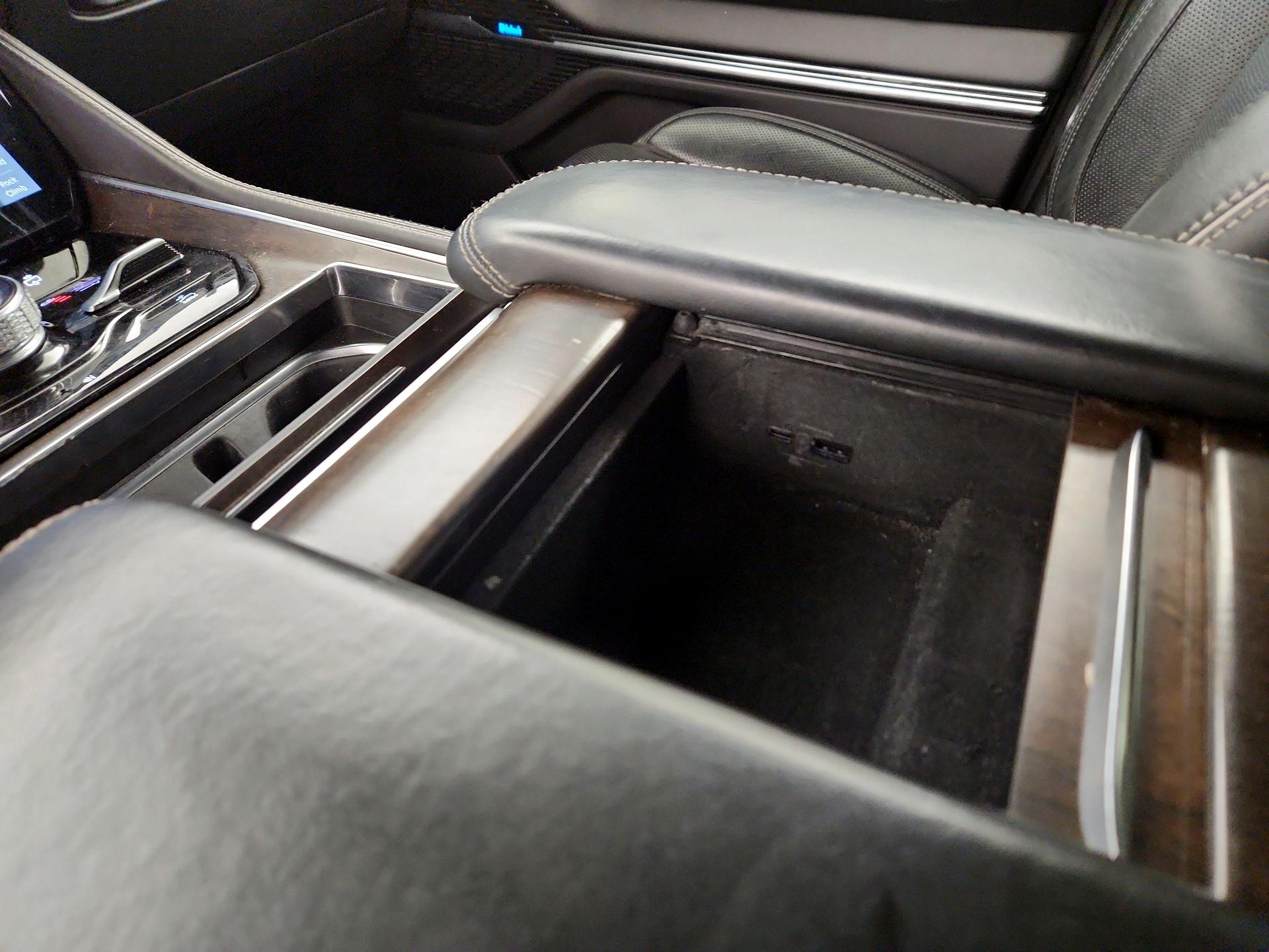 Thumbnail: 2022 Jeep Grand Wagoneer - 17