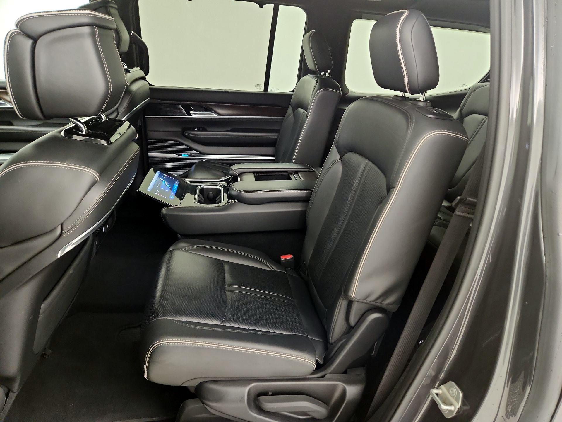 Thumbnail: 2022 Jeep Grand Wagoneer - 19