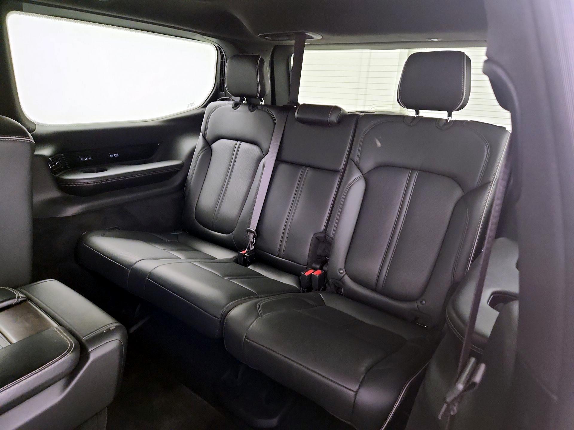 Thumbnail: 2022 Jeep Grand Wagoneer - 20