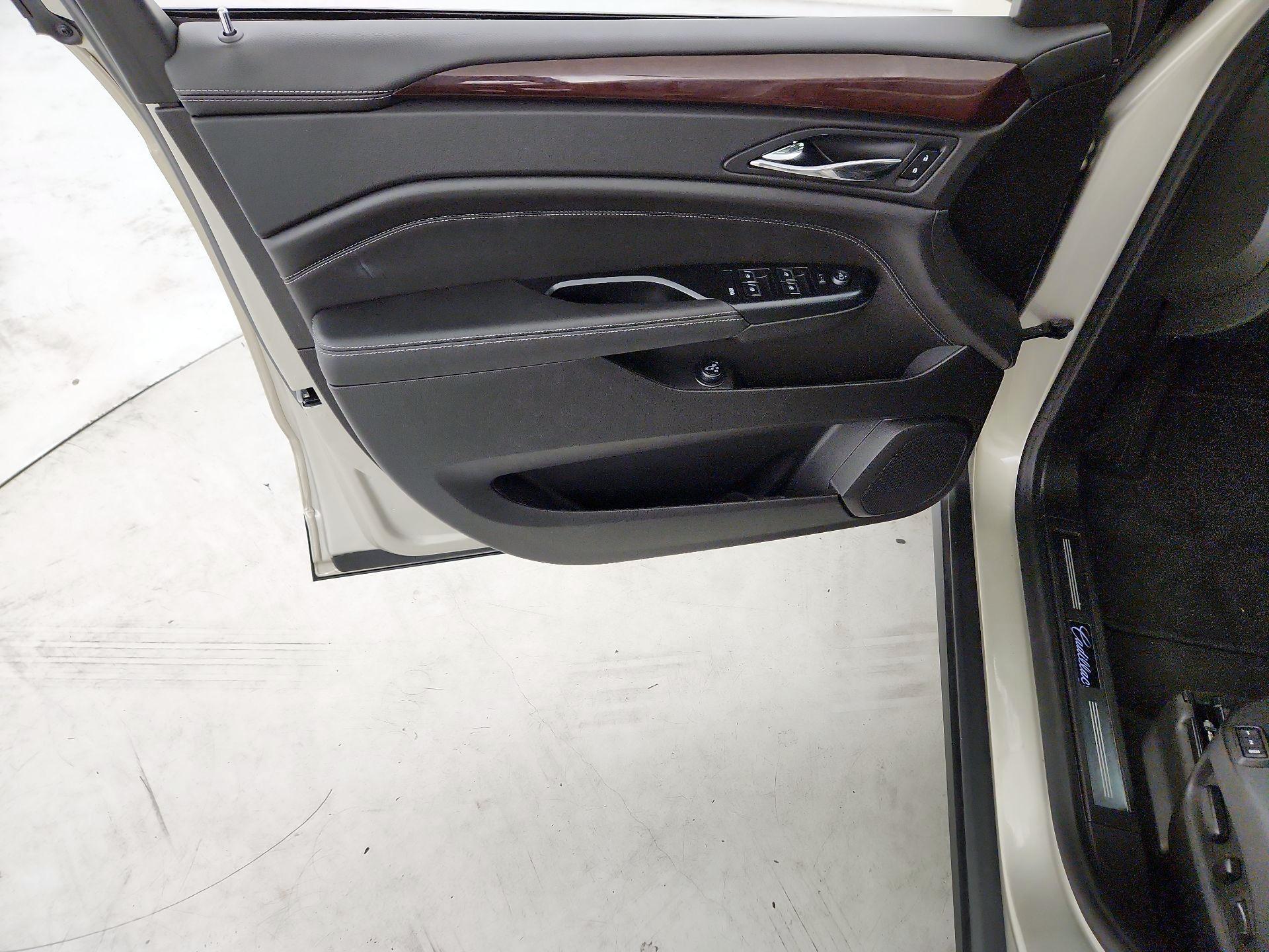 Thumbnail: 2015 Cadillac SRX - 12
