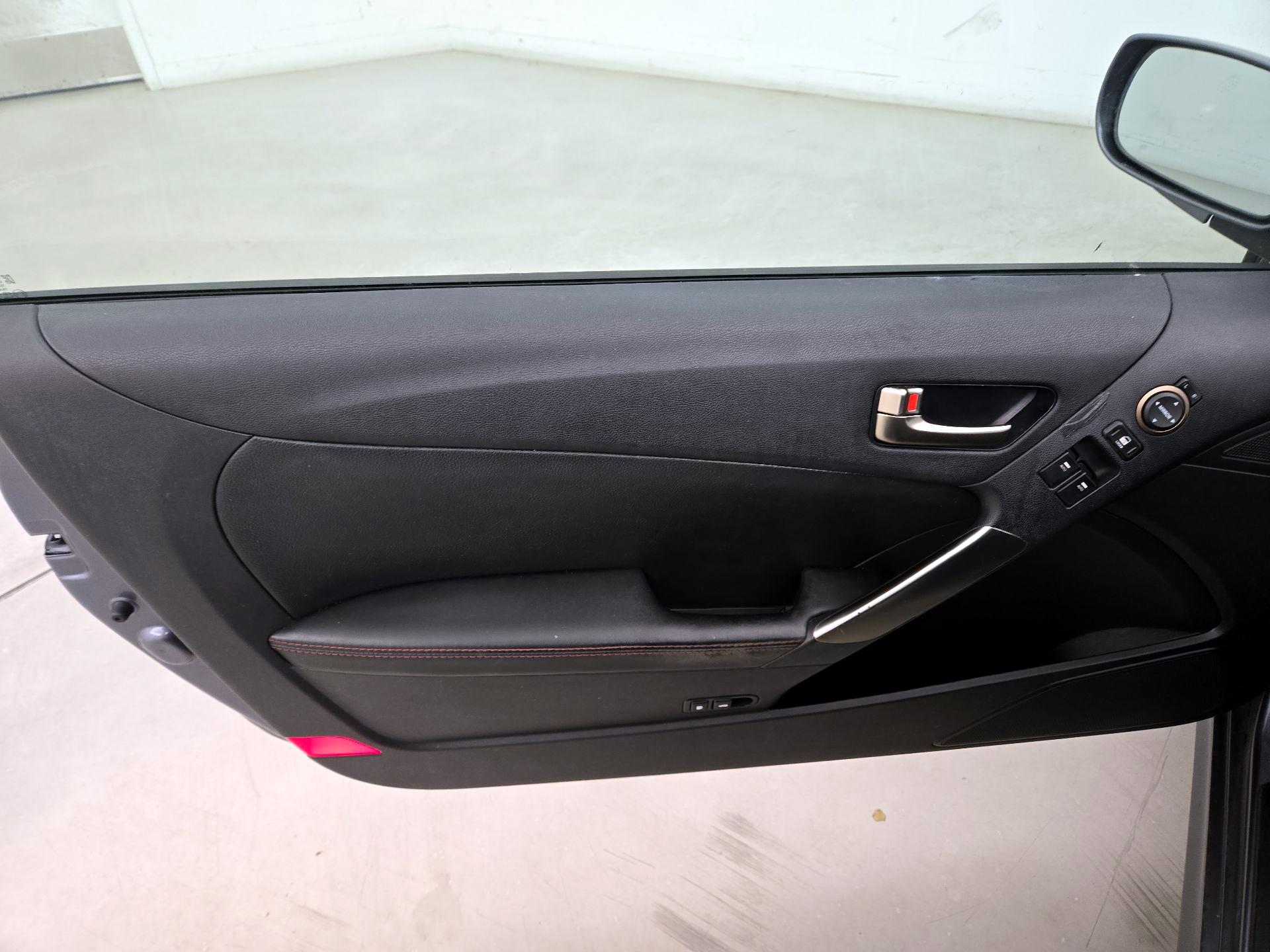 Thumbnail: 2015 Hyundai Genesis - 12