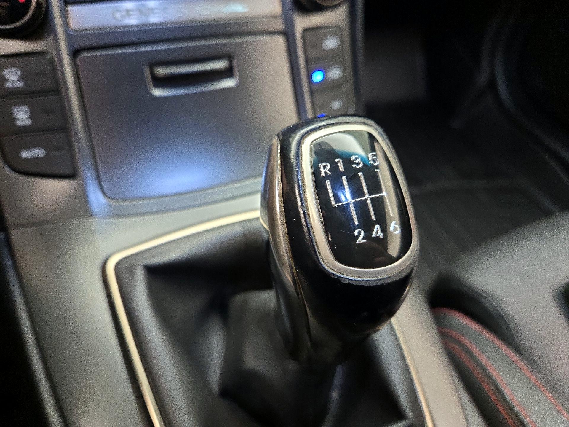 Thumbnail: 2015 Hyundai Genesis - 16