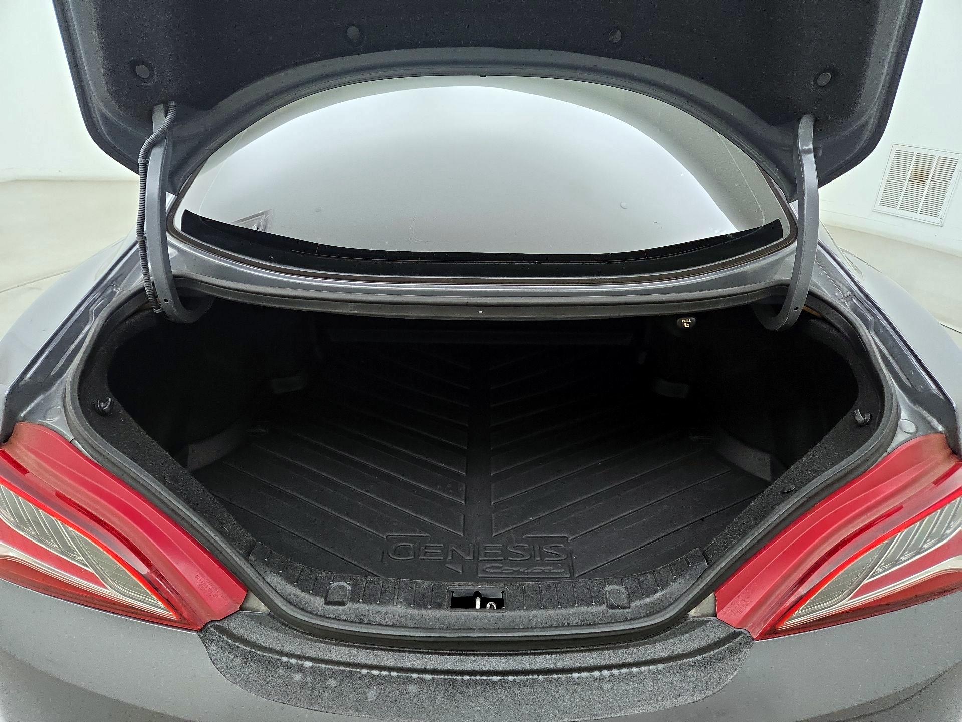Thumbnail: 2015 Hyundai Genesis - 19