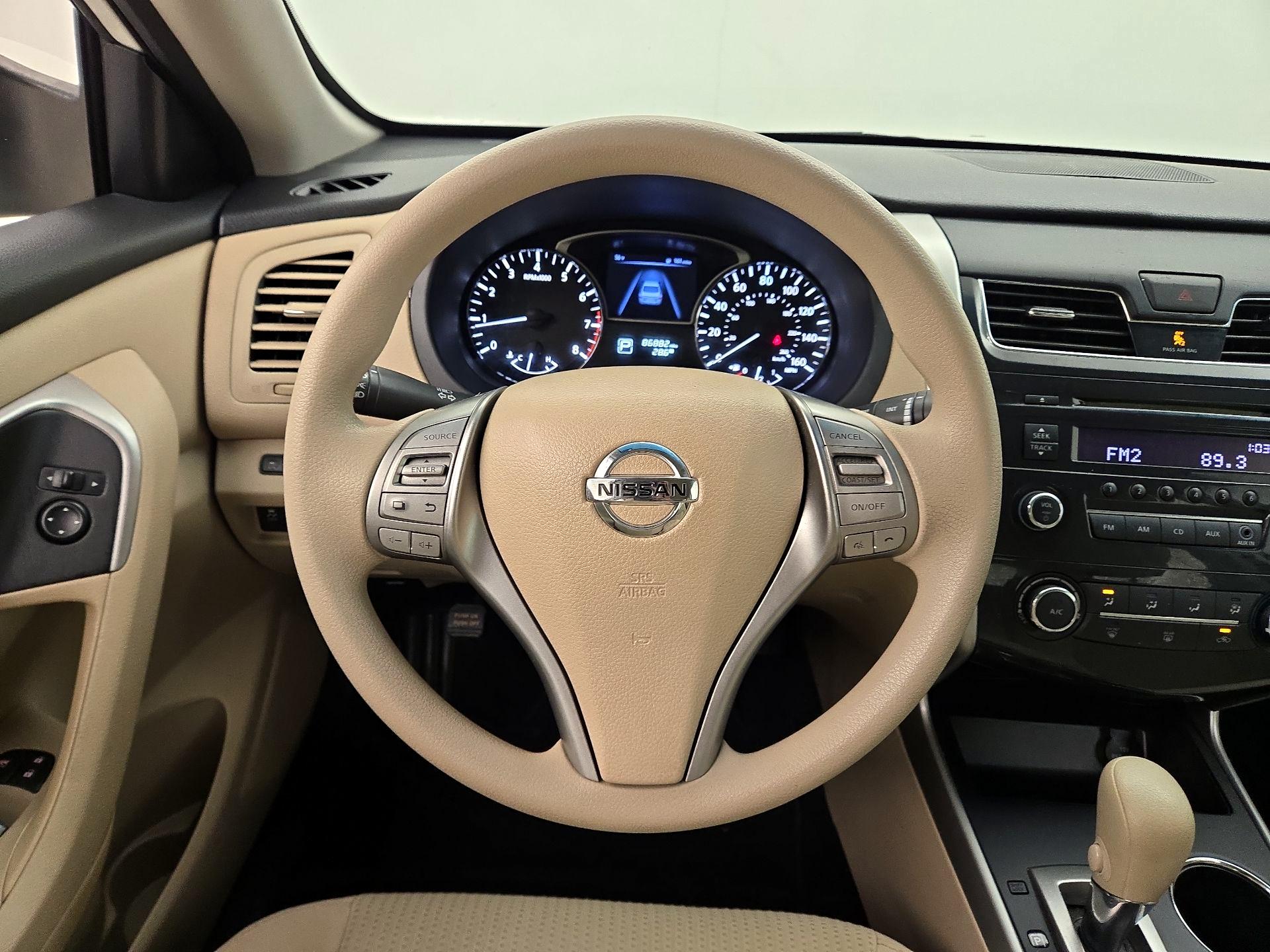 Thumbnail: 2015 Nissan Altima - 10