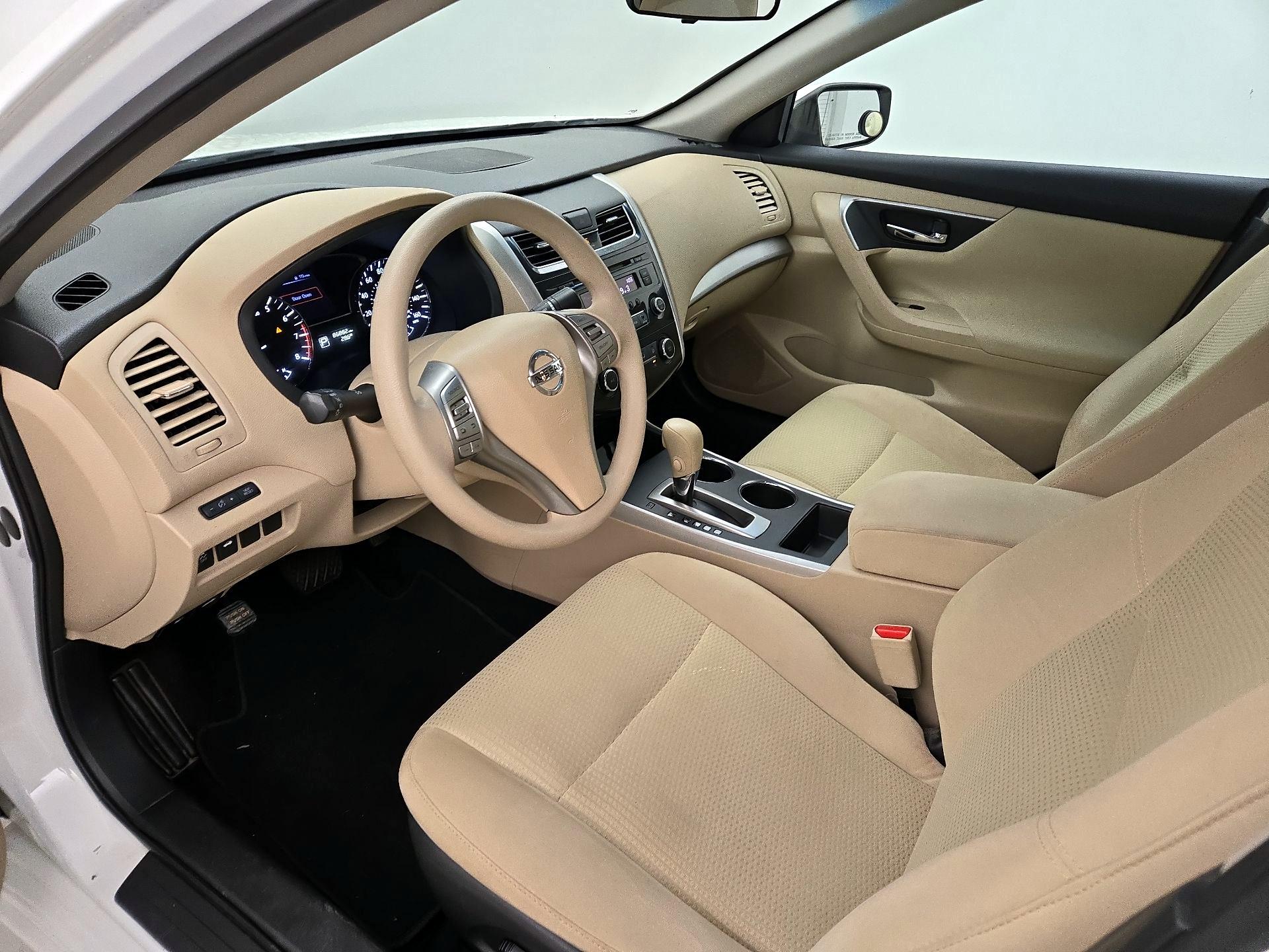 Thumbnail: 2015 Nissan Altima - 11