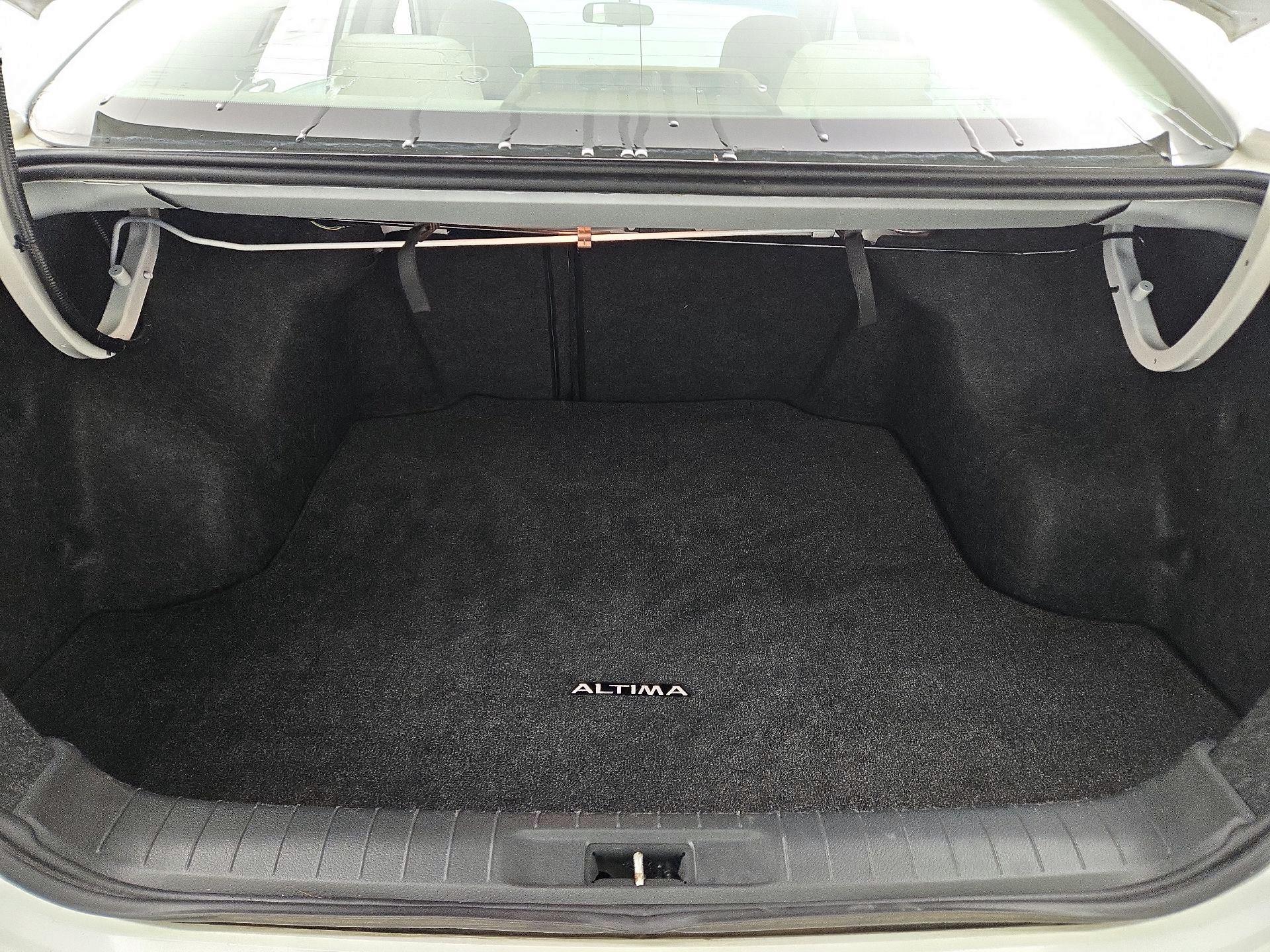 Thumbnail: 2015 Nissan Altima - 19