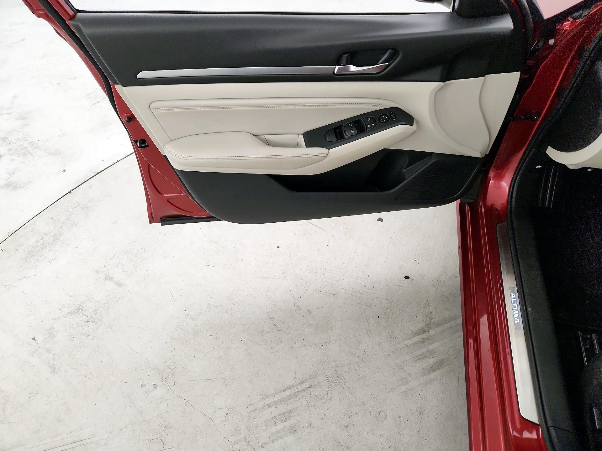 Thumbnail: 2019 Nissan Altima - 12