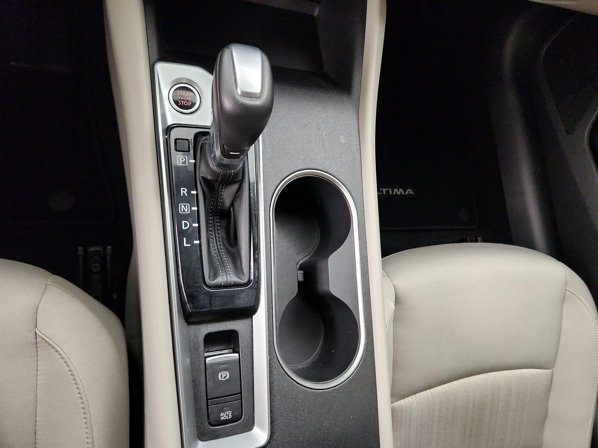 Thumbnail: 2019 Nissan Altima - 17