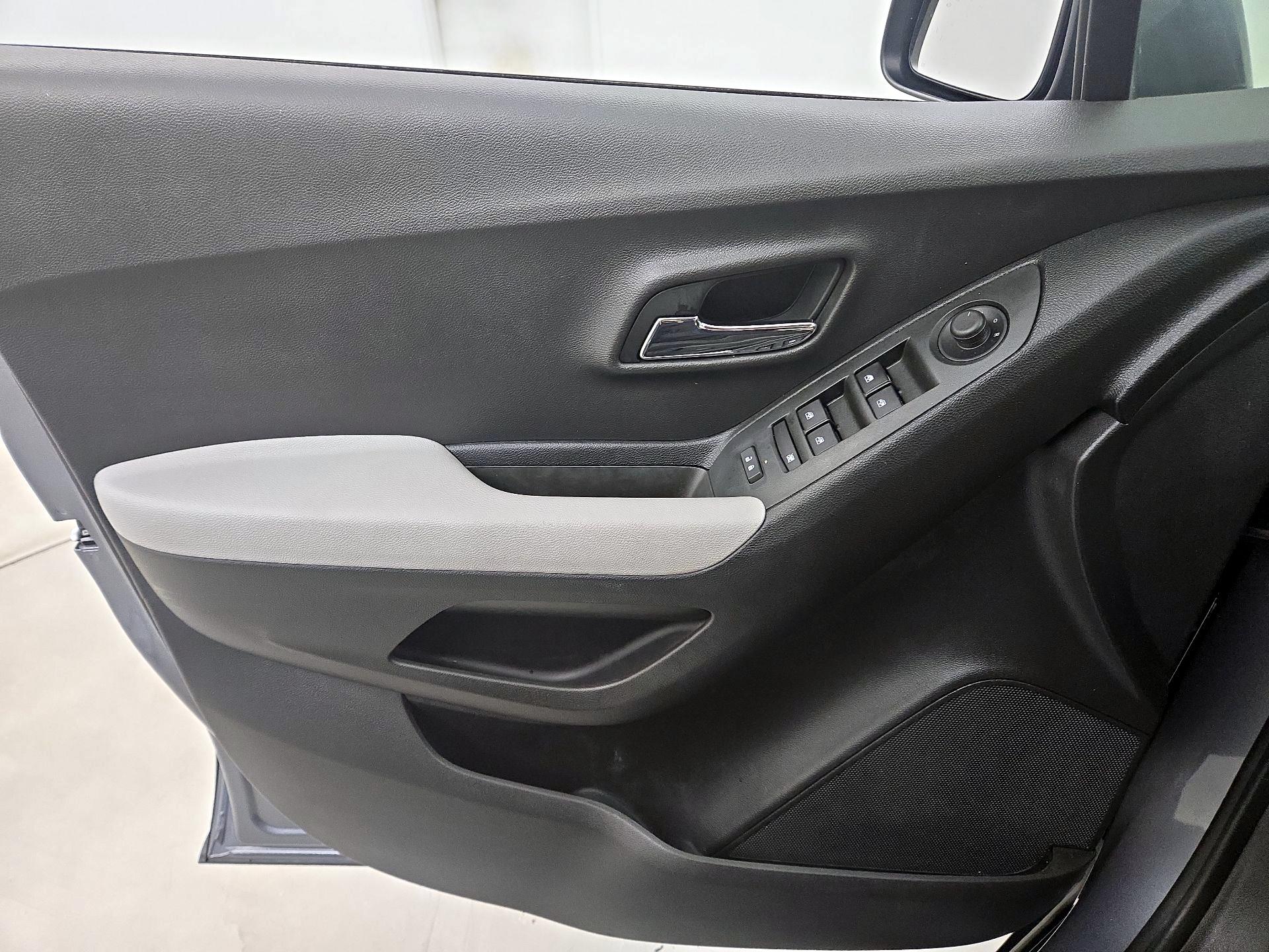 Thumbnail: 2020 Chevrolet Trax - 12
