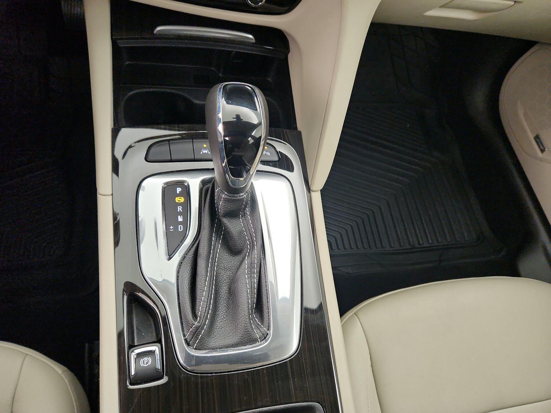 Thumbnail: 2019 Buick Regal - 18
