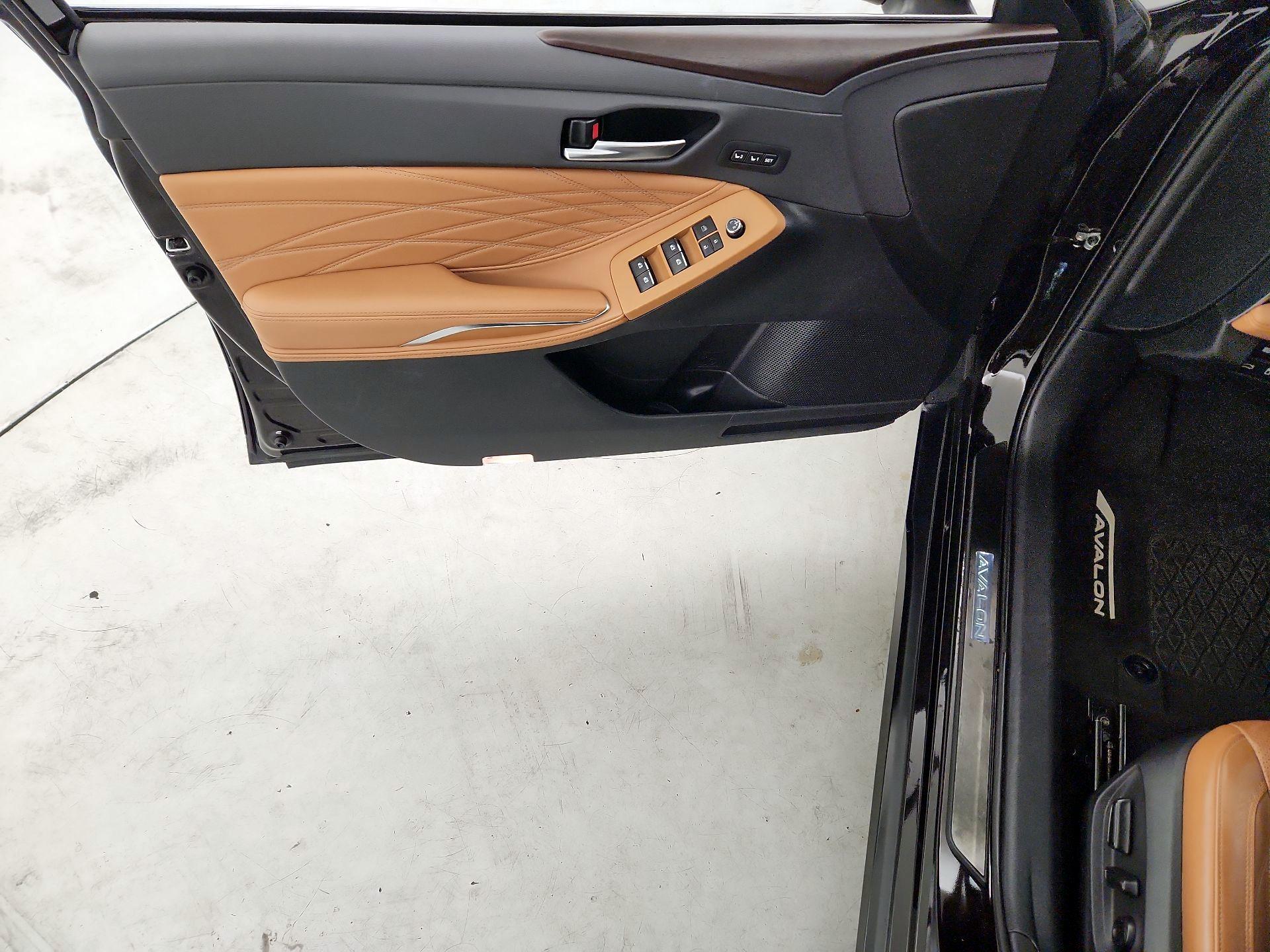 Thumbnail: 2019 Toyota Avalon - 12