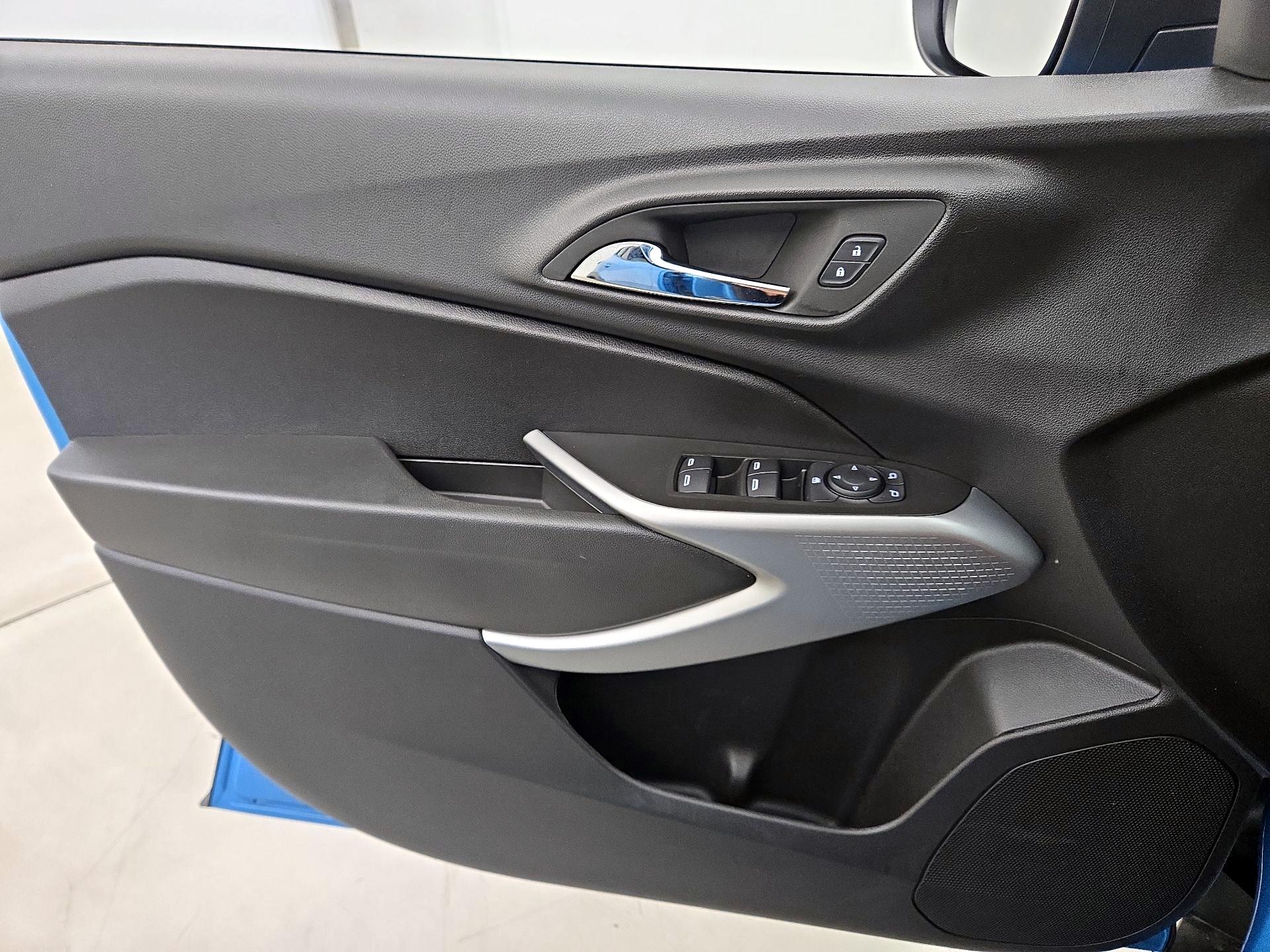 Thumbnail: 2025 Chevrolet Trax - 12