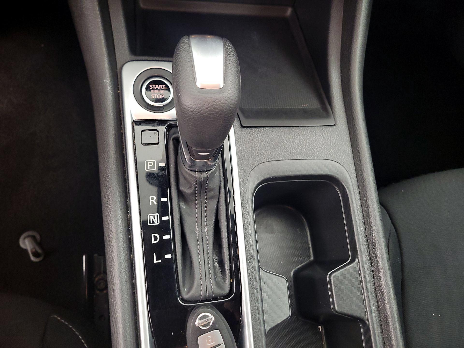 Thumbnail: 2023 Nissan Sentra - 17