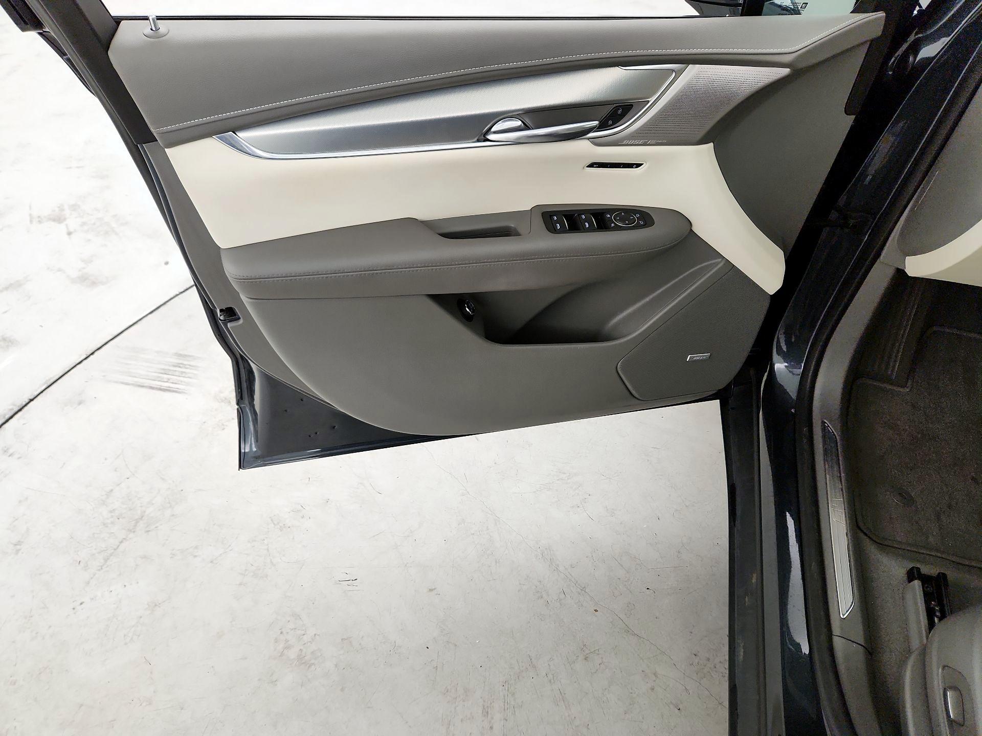 Thumbnail: 2021 Cadillac XT5 - 12
