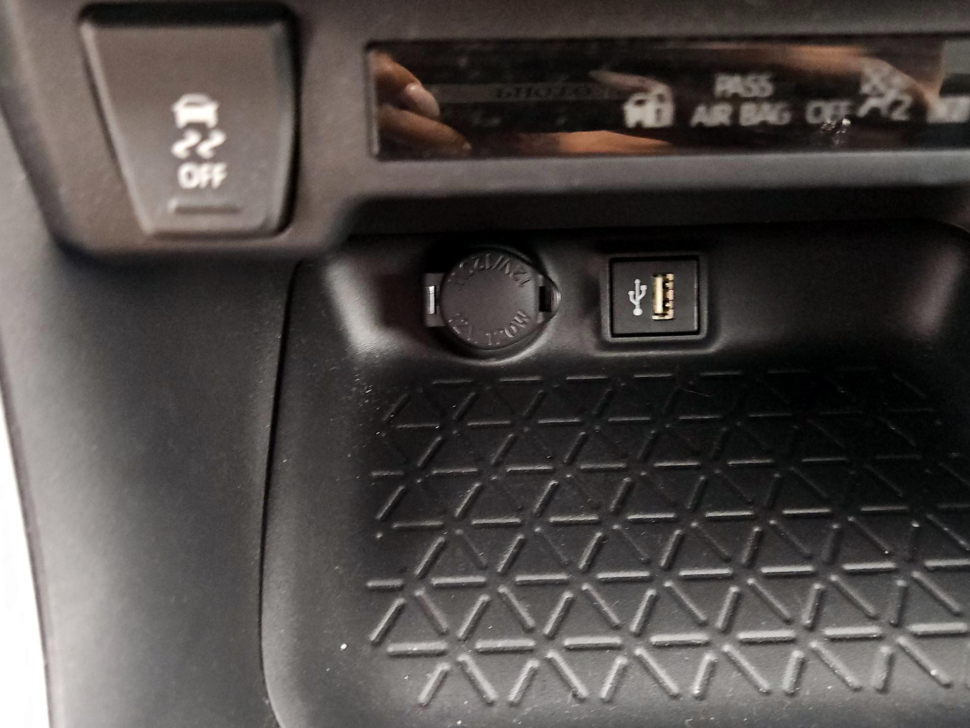 Thumbnail: 2024 Toyota RAV4 - 19