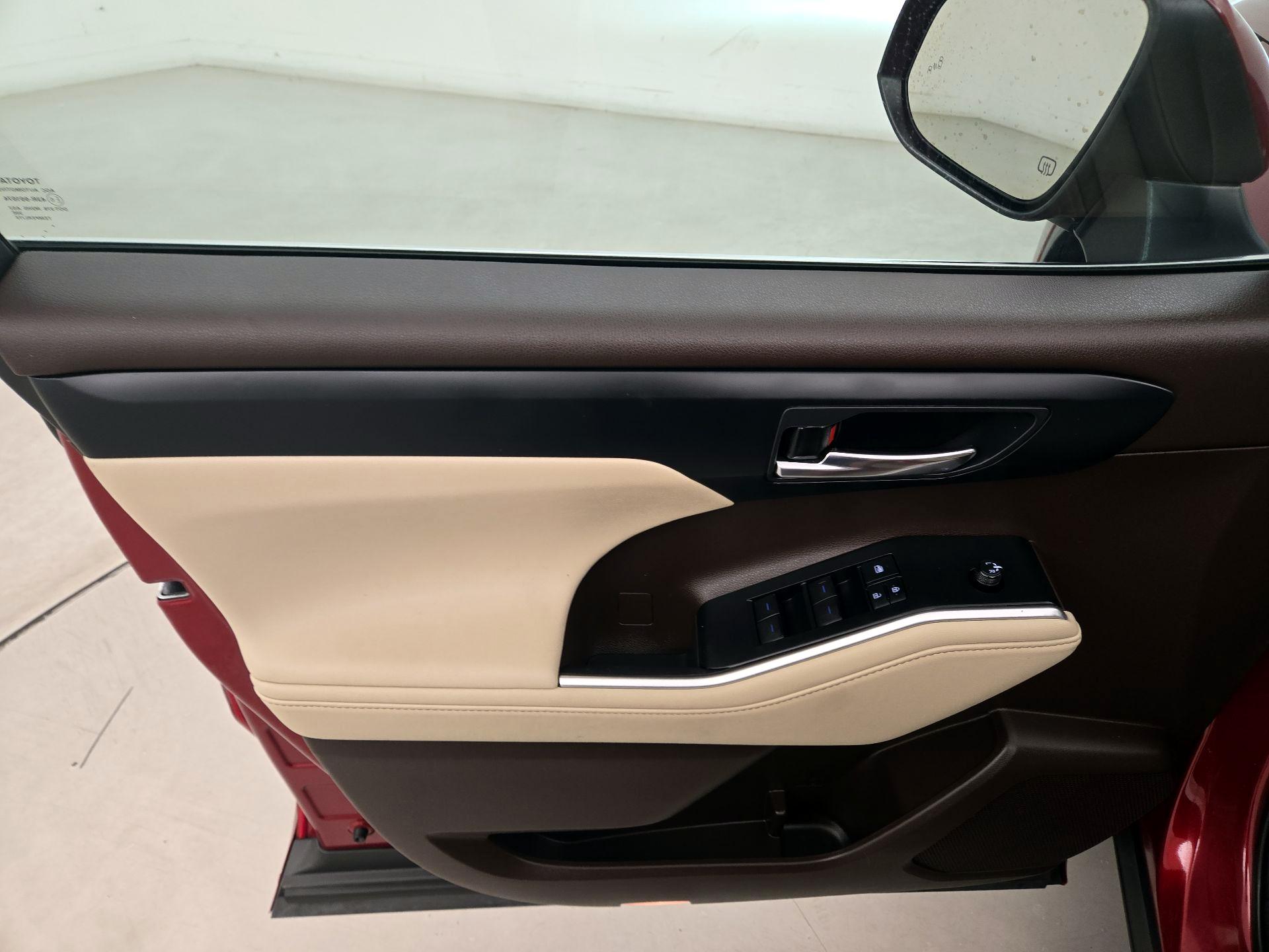 Thumbnail: 2021 Toyota Highlander - 12