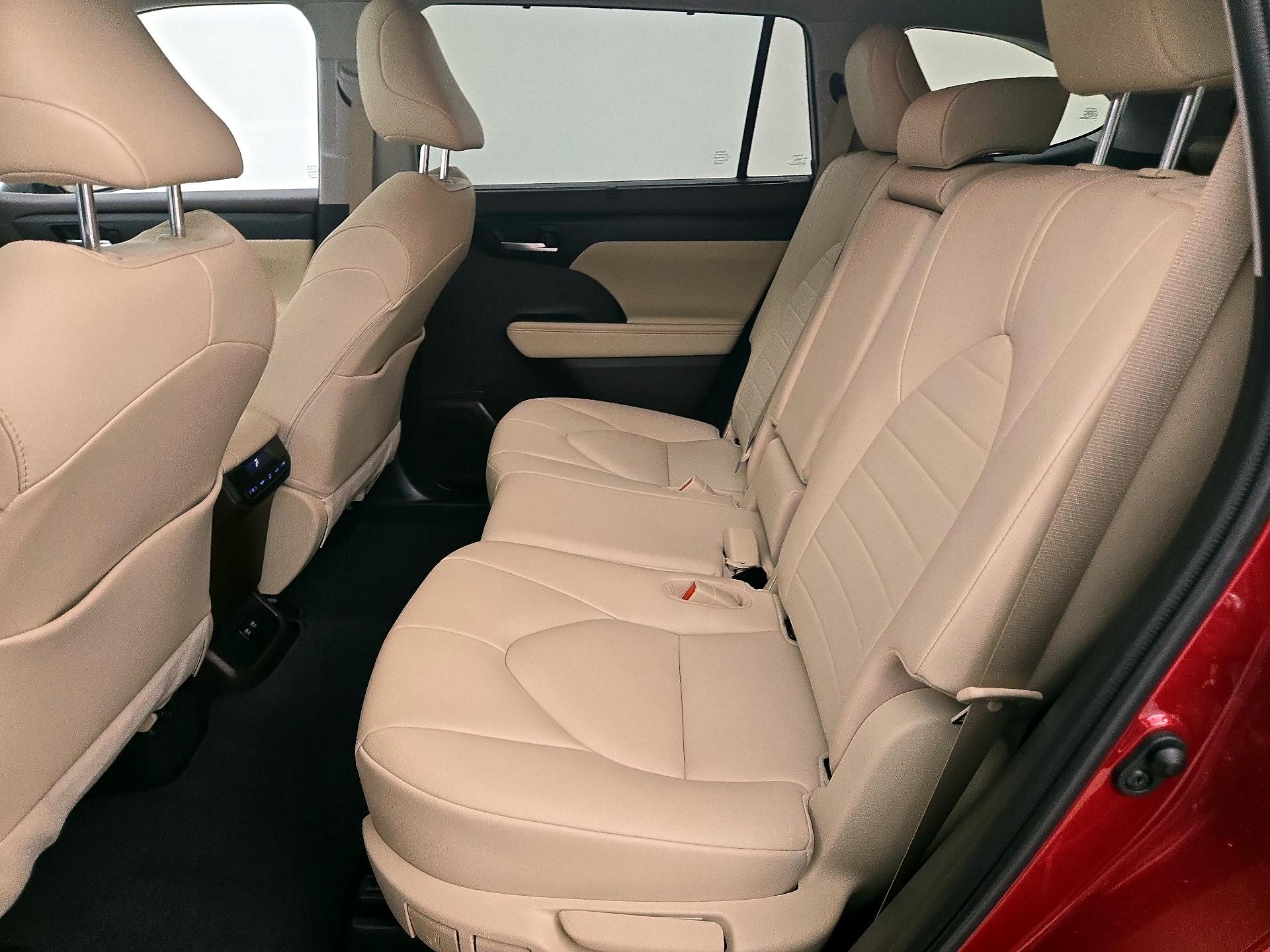 Thumbnail: 2021 Toyota Highlander - 20