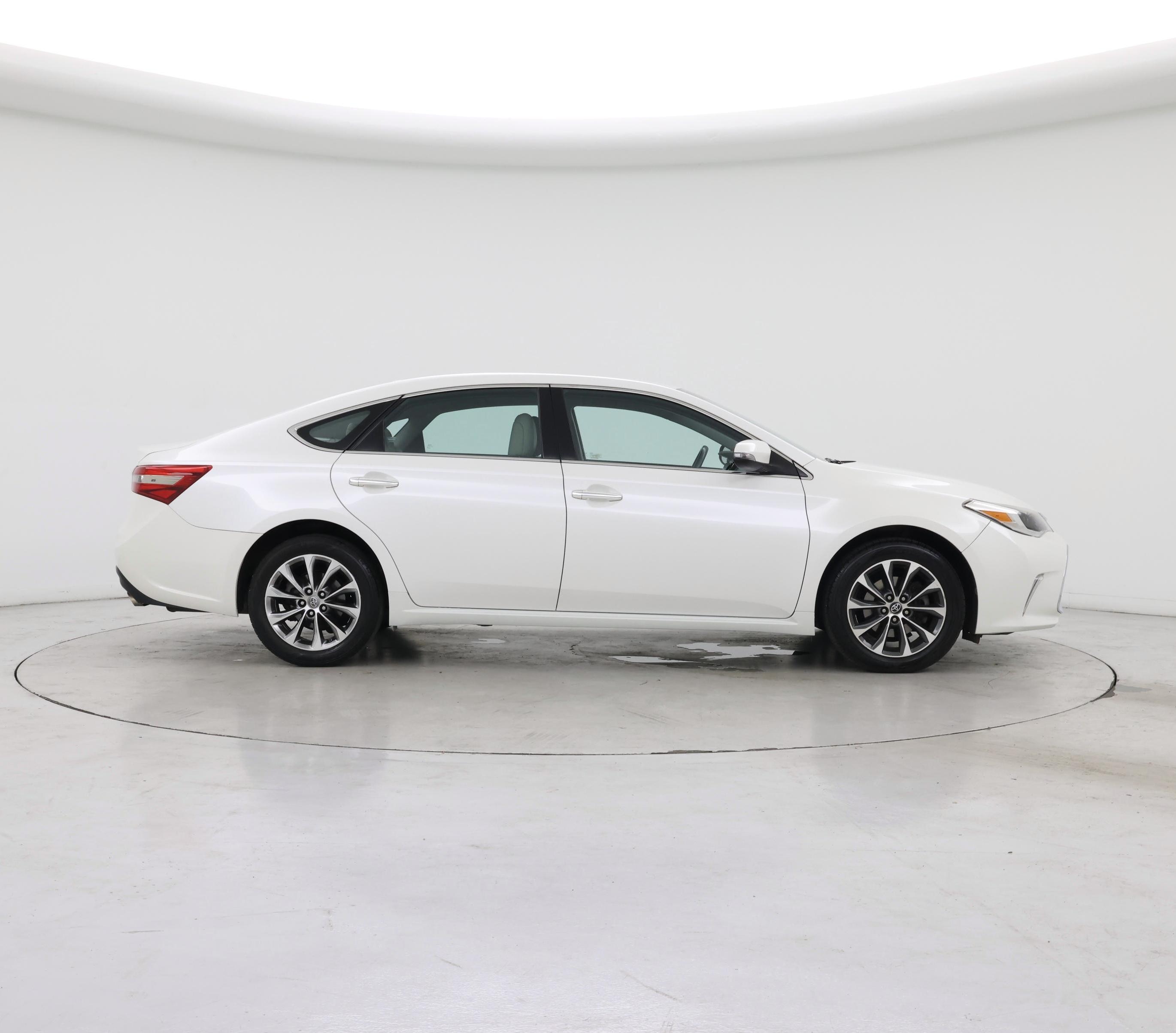 Thumbnail: 2016 Toyota Avalon - 7