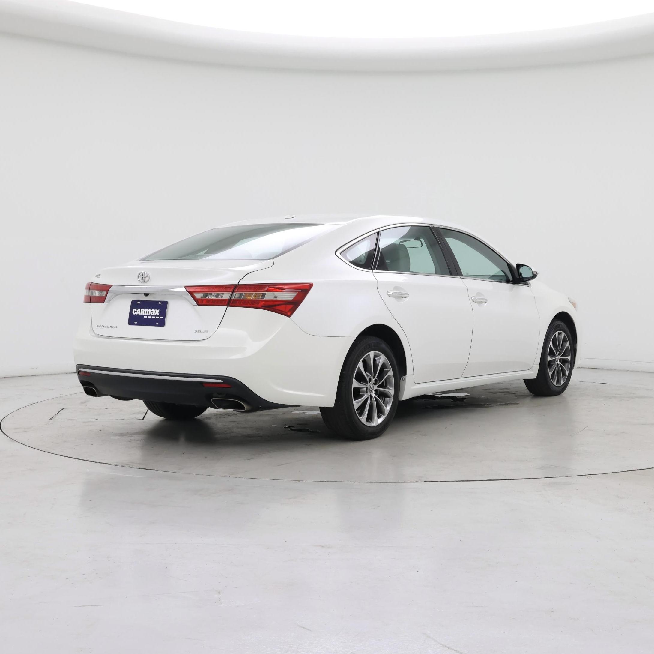 Thumbnail: 2016 Toyota Avalon - 8