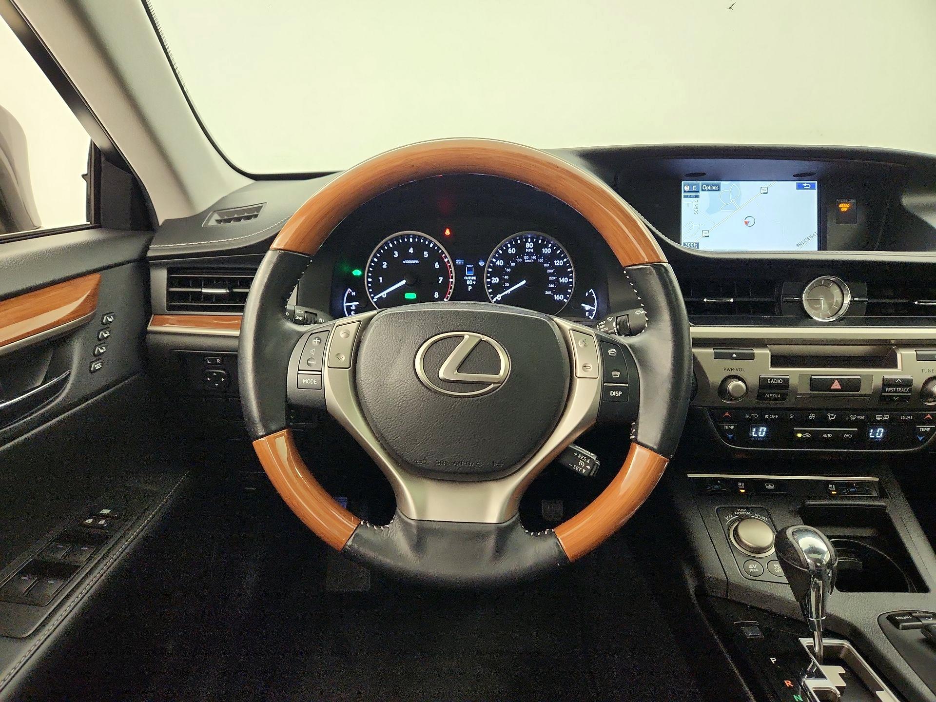 Thumbnail: 2015 Lexus ES - 10