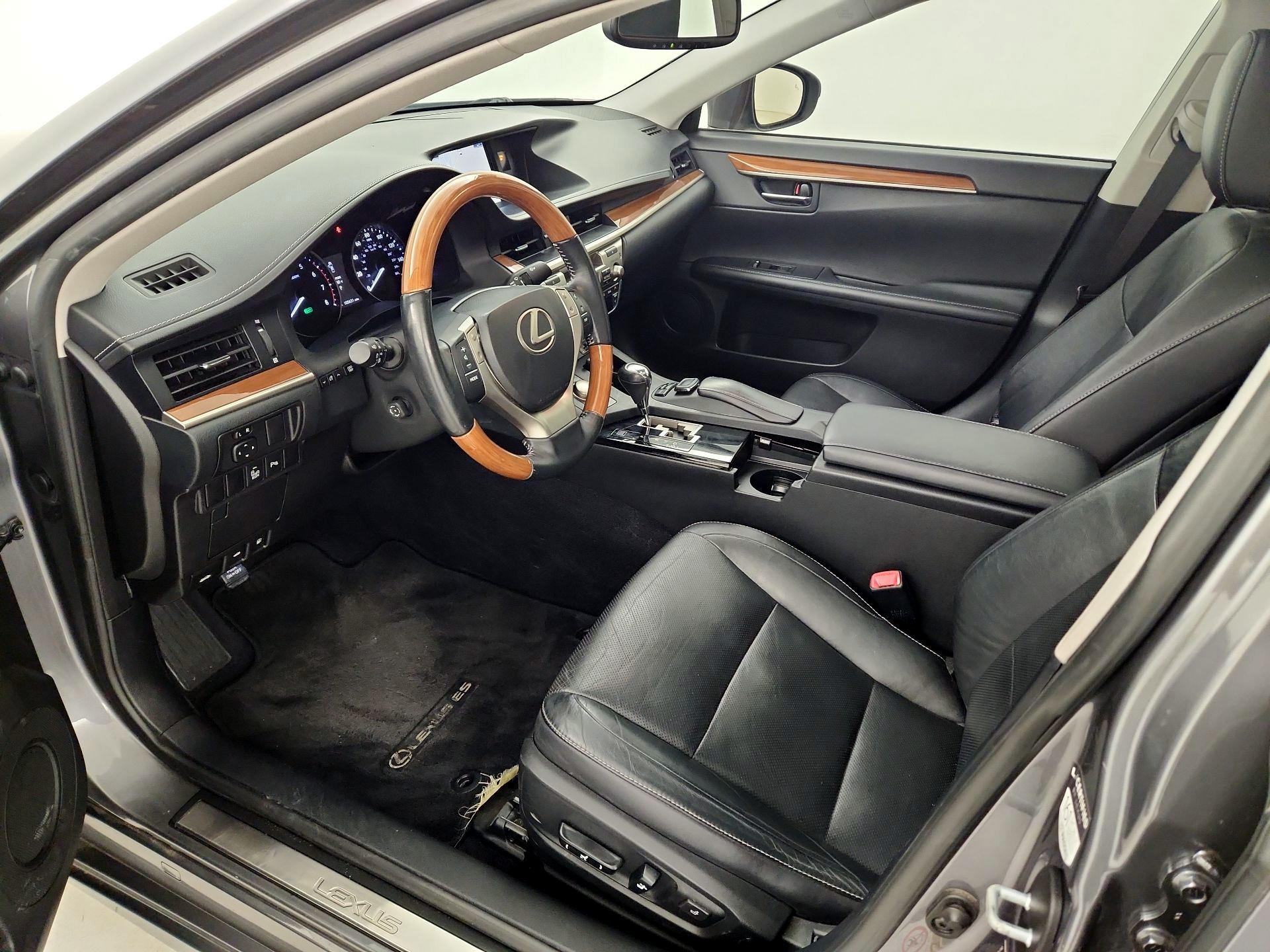 Thumbnail: 2015 Lexus ES - 11