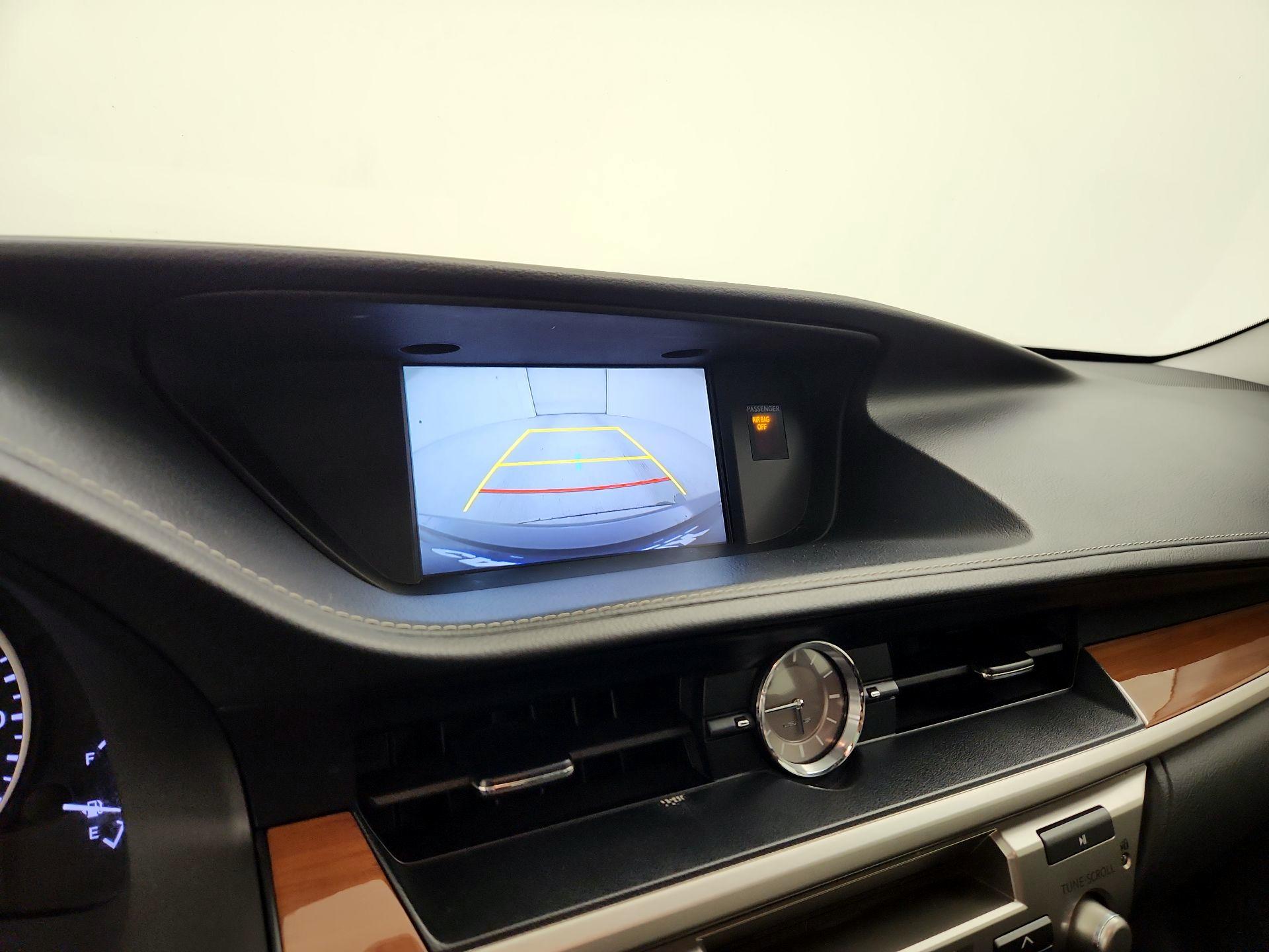Thumbnail: 2015 Lexus ES - 15