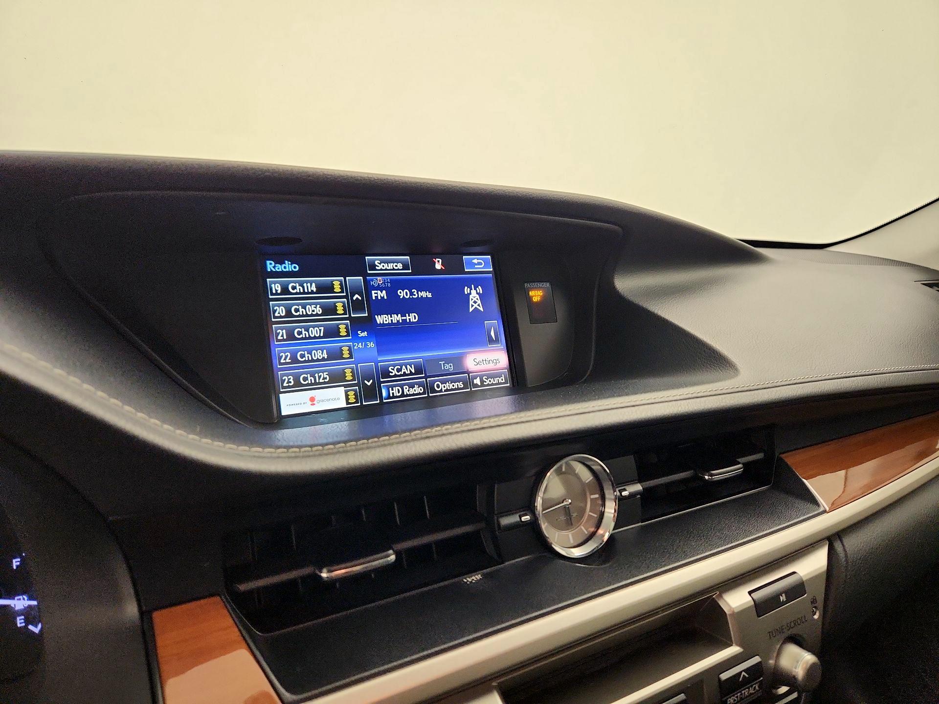 Thumbnail: 2015 Lexus ES - 16