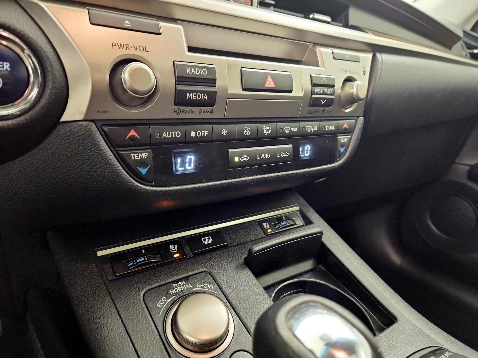 Thumbnail: 2015 Lexus ES - 17