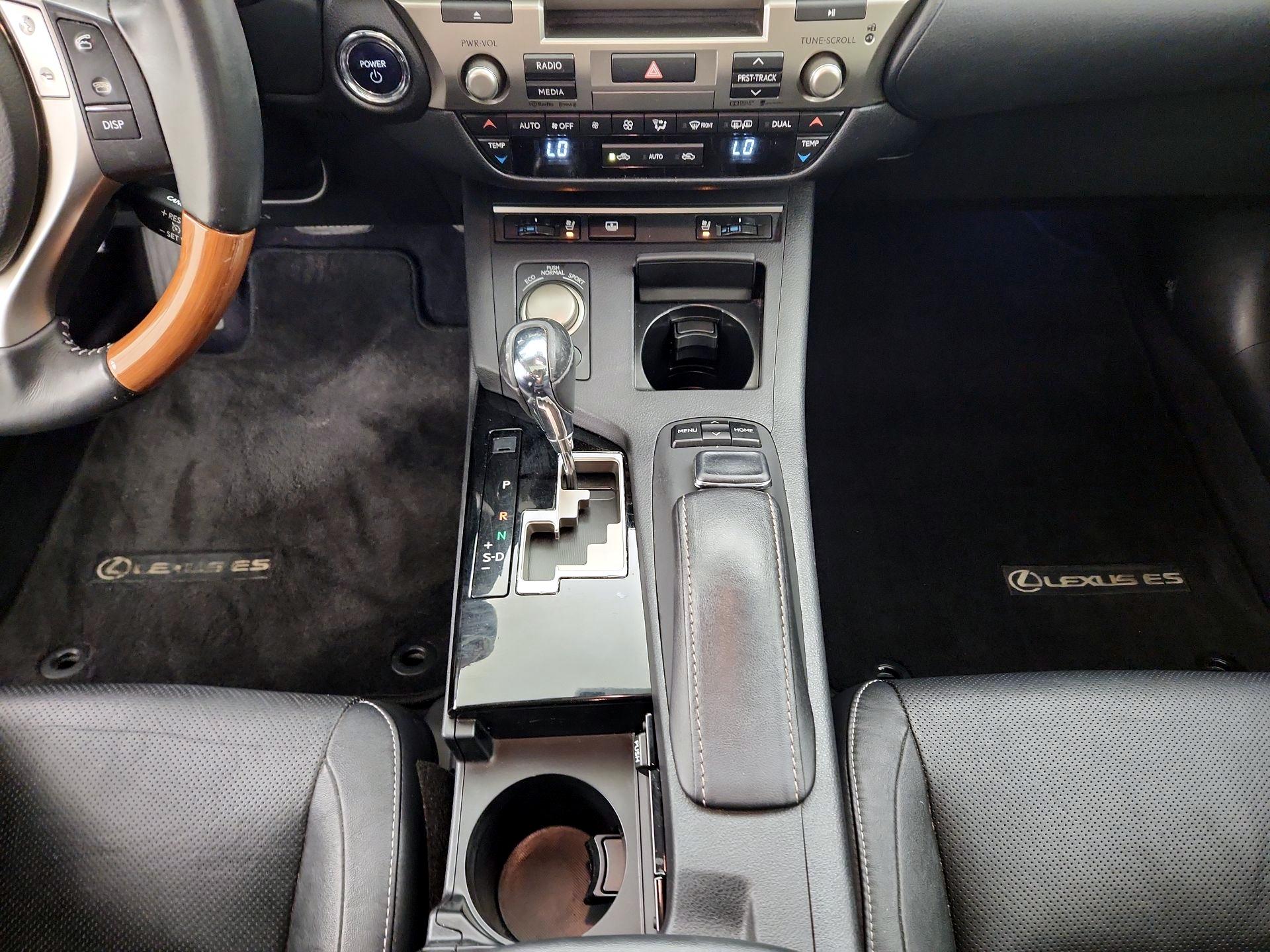 Thumbnail: 2015 Lexus ES - 18