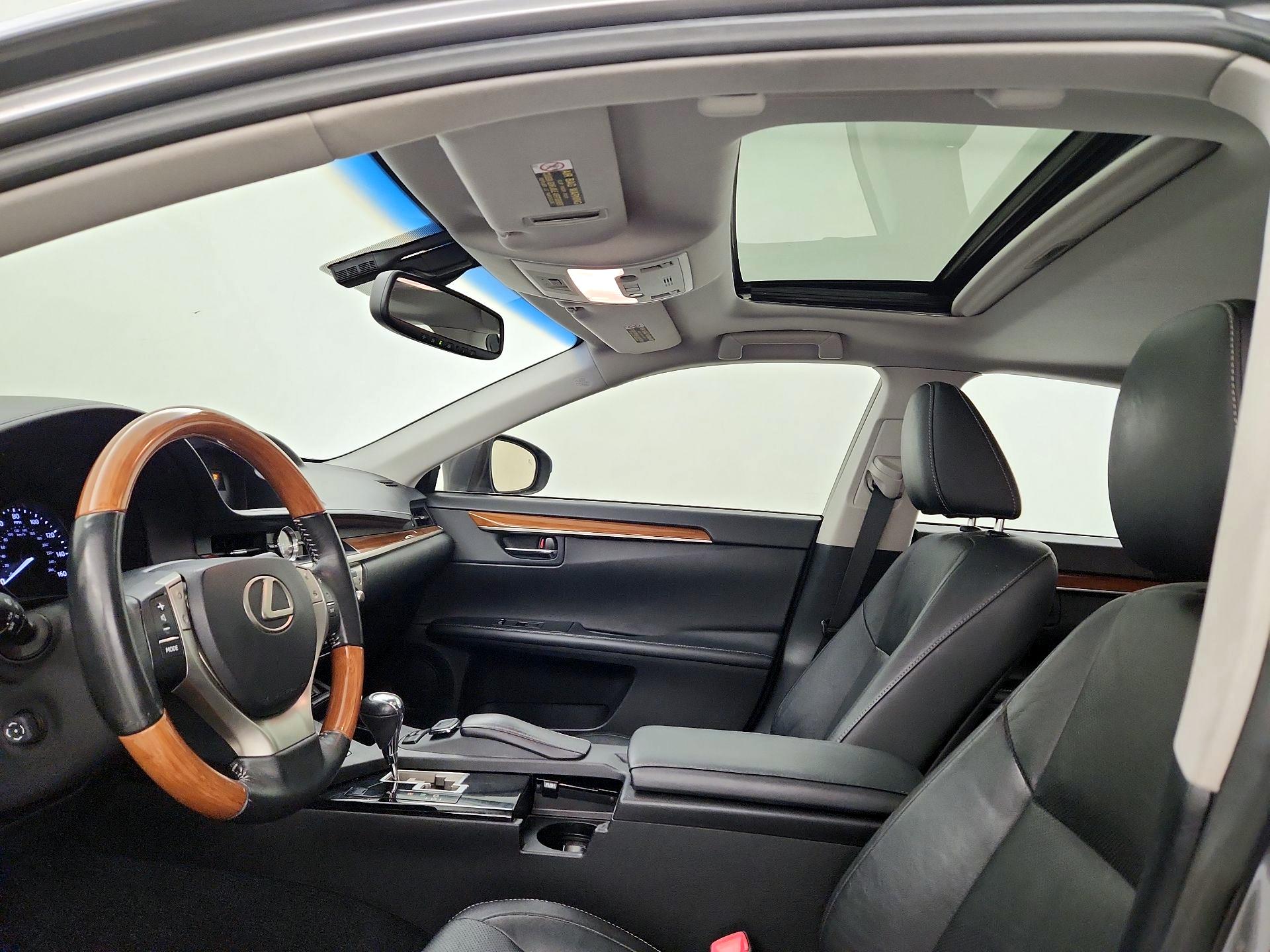 Thumbnail: 2015 Lexus ES - 20