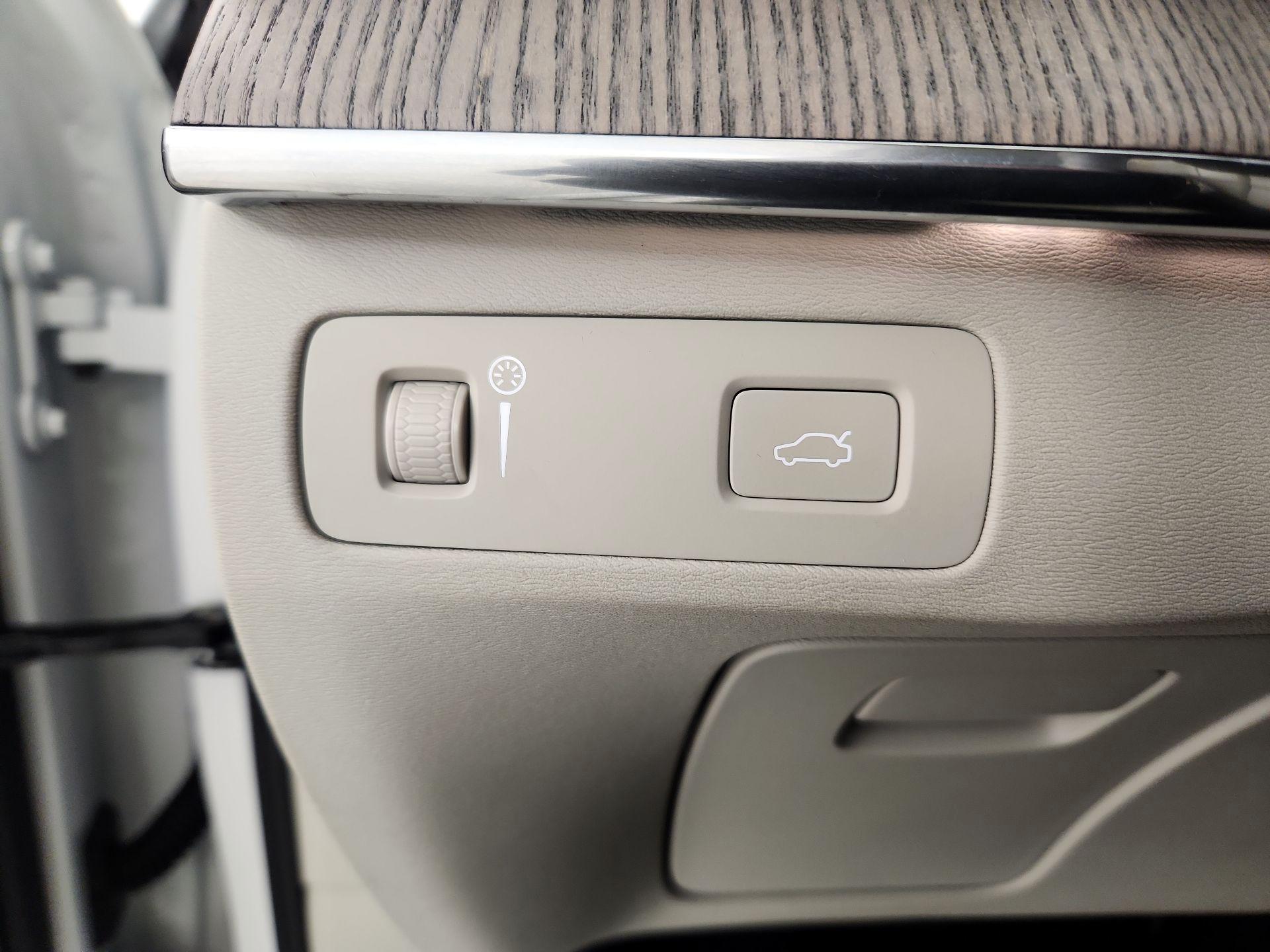 Thumbnail: 2022 Volvo XC90 - 13